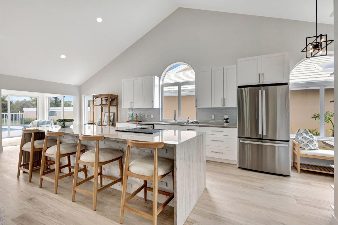 2286 Saratoga Bay Drive