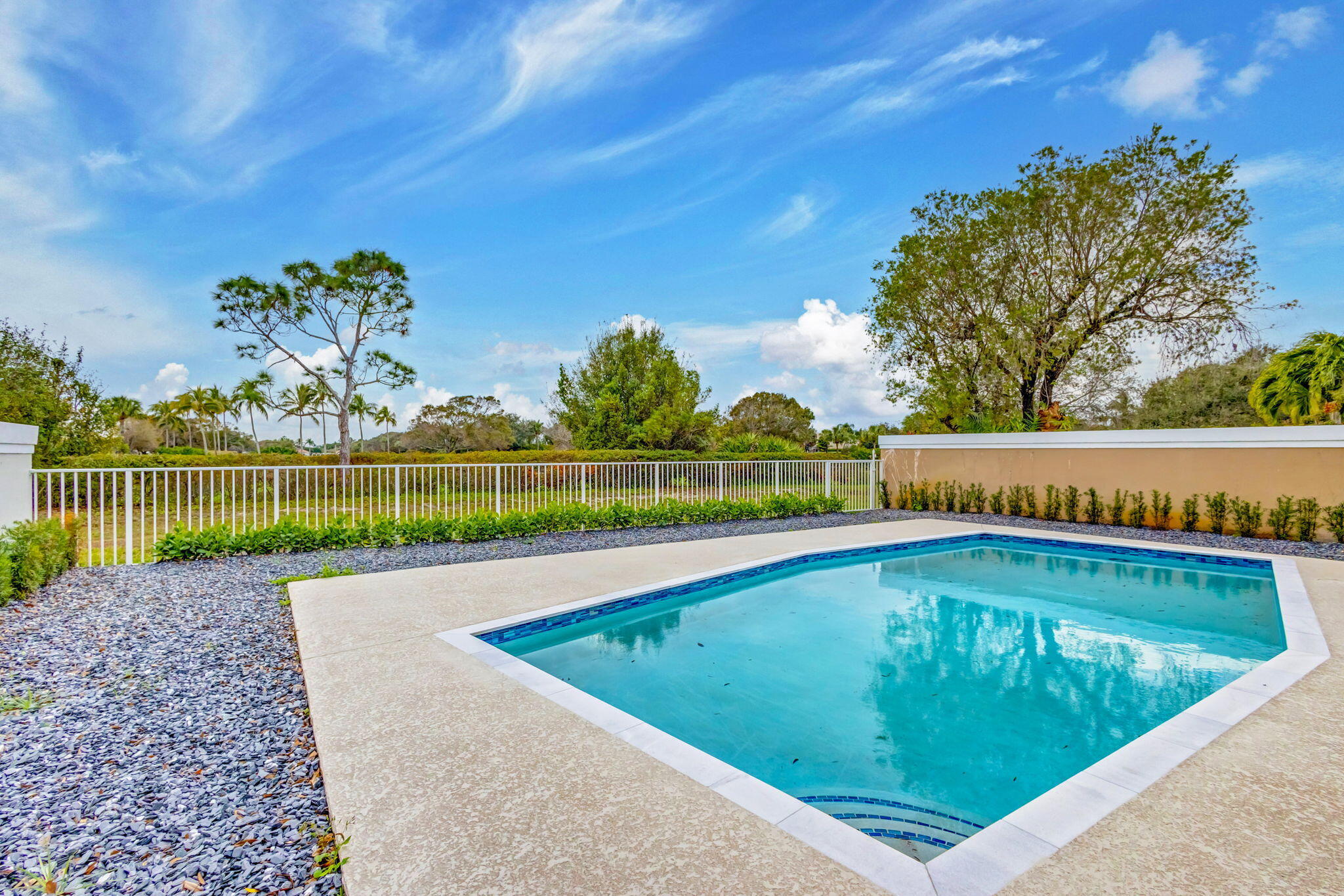 2286 Saratoga Bay Drive