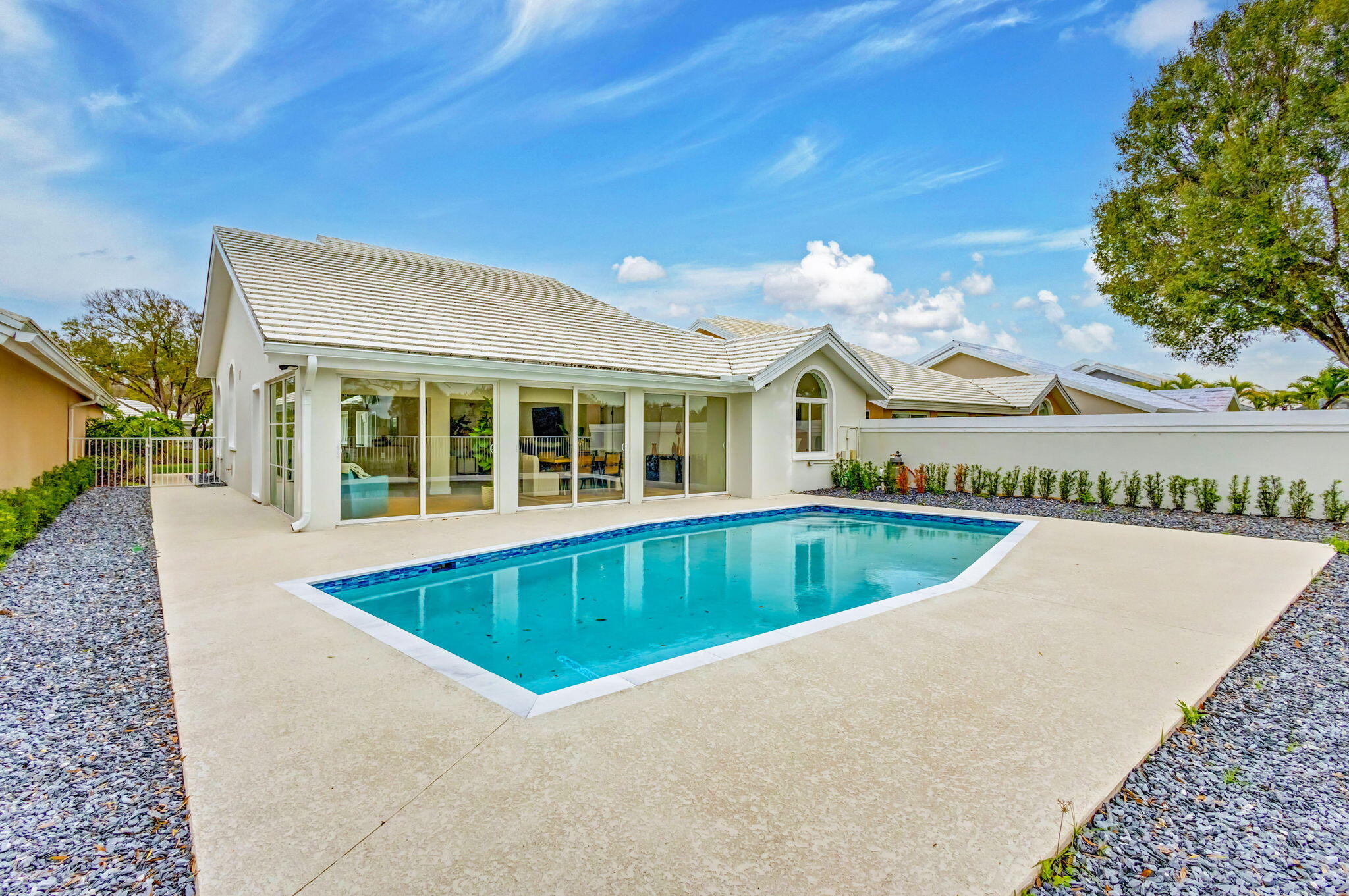 2286 Saratoga Bay Drive
