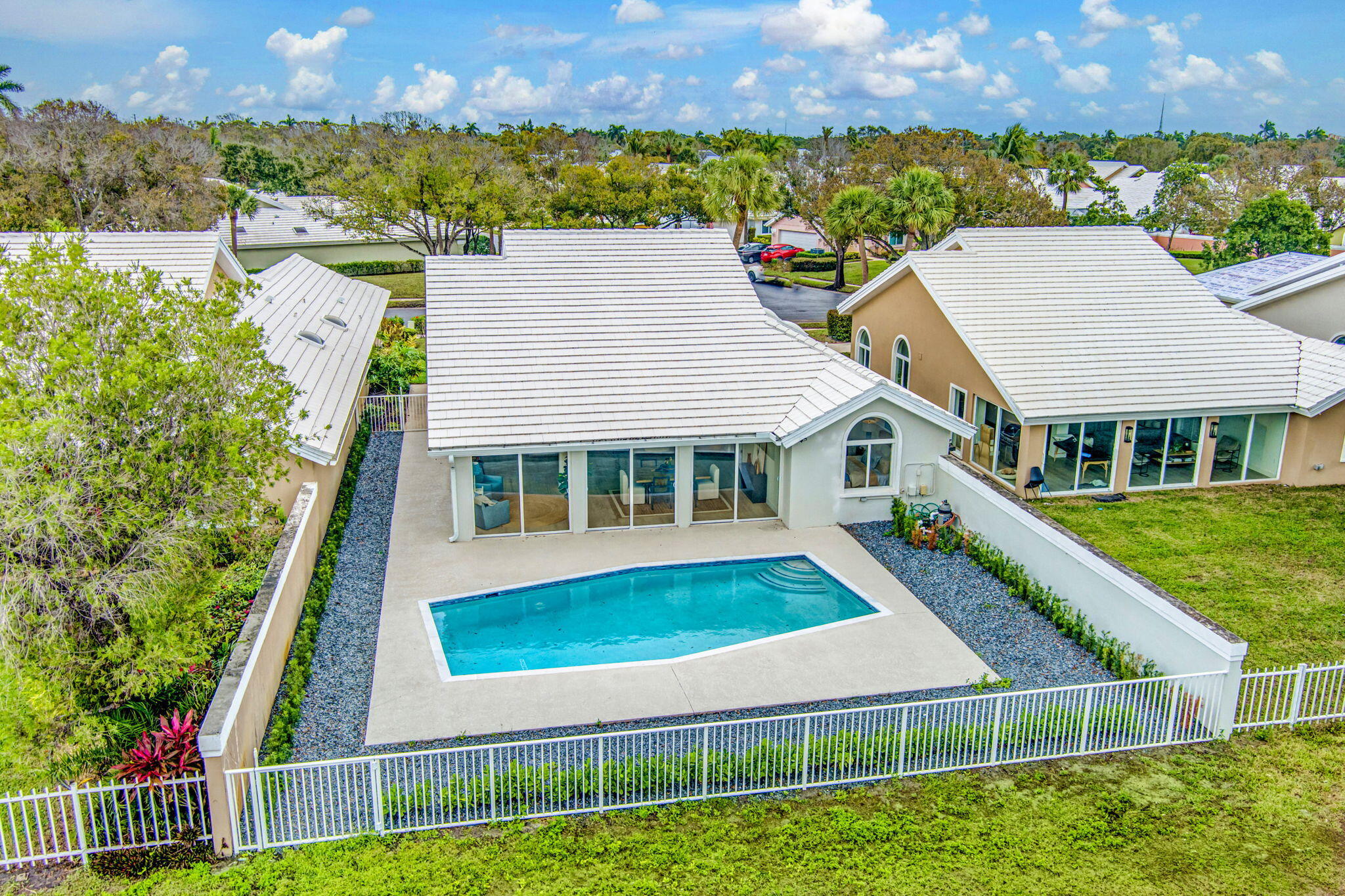 2286 Saratoga Bay Drive
