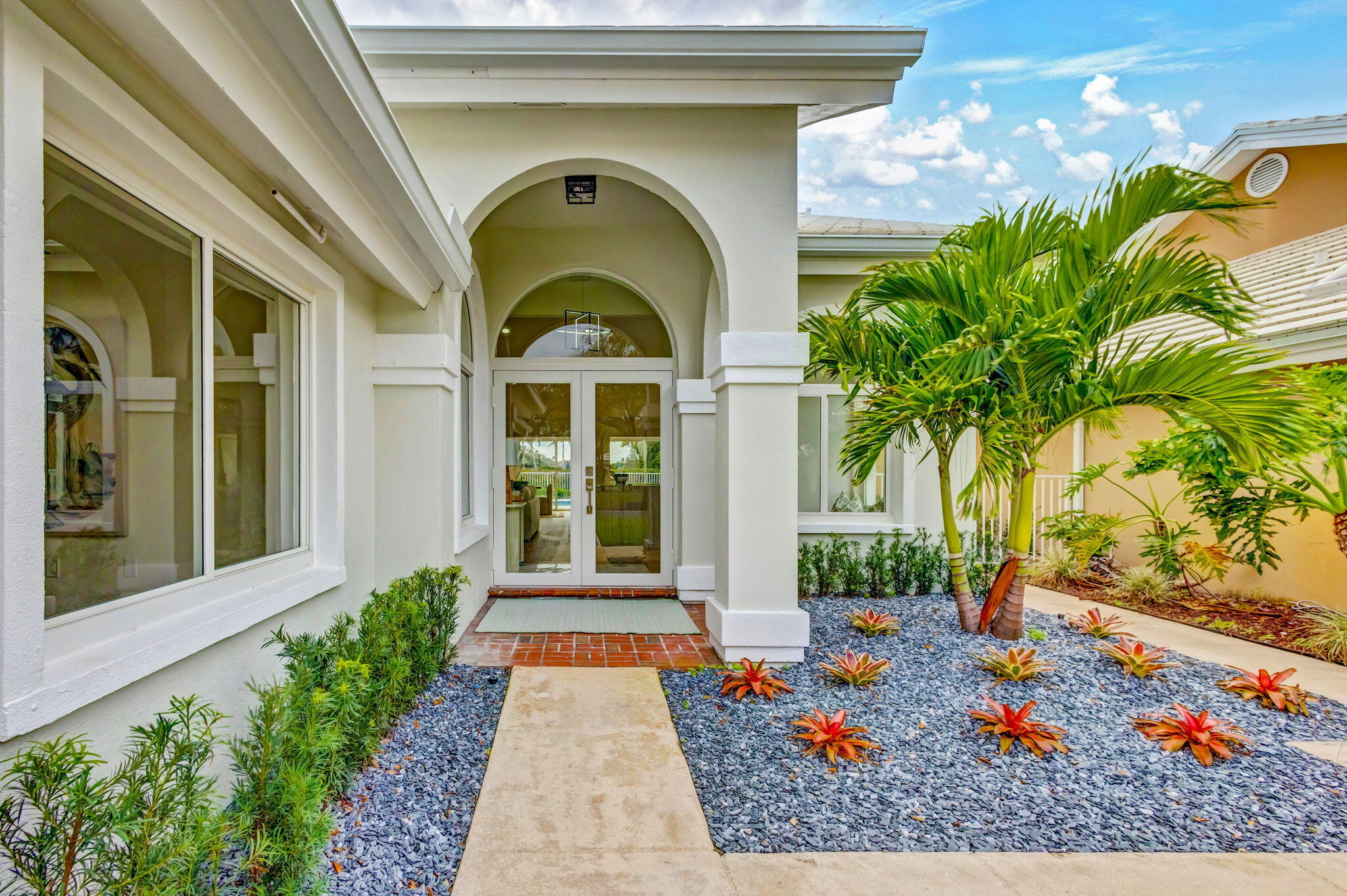 2286 Saratoga Bay Drive