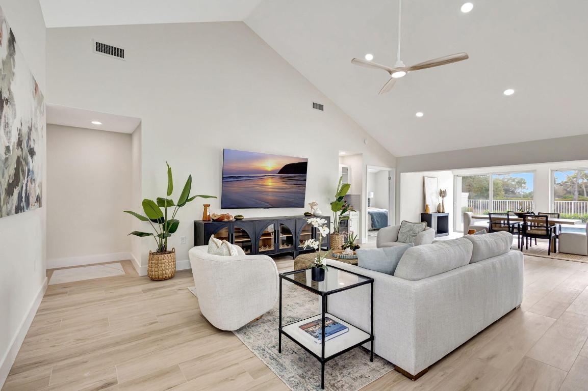 2286 Saratoga Bay Drive