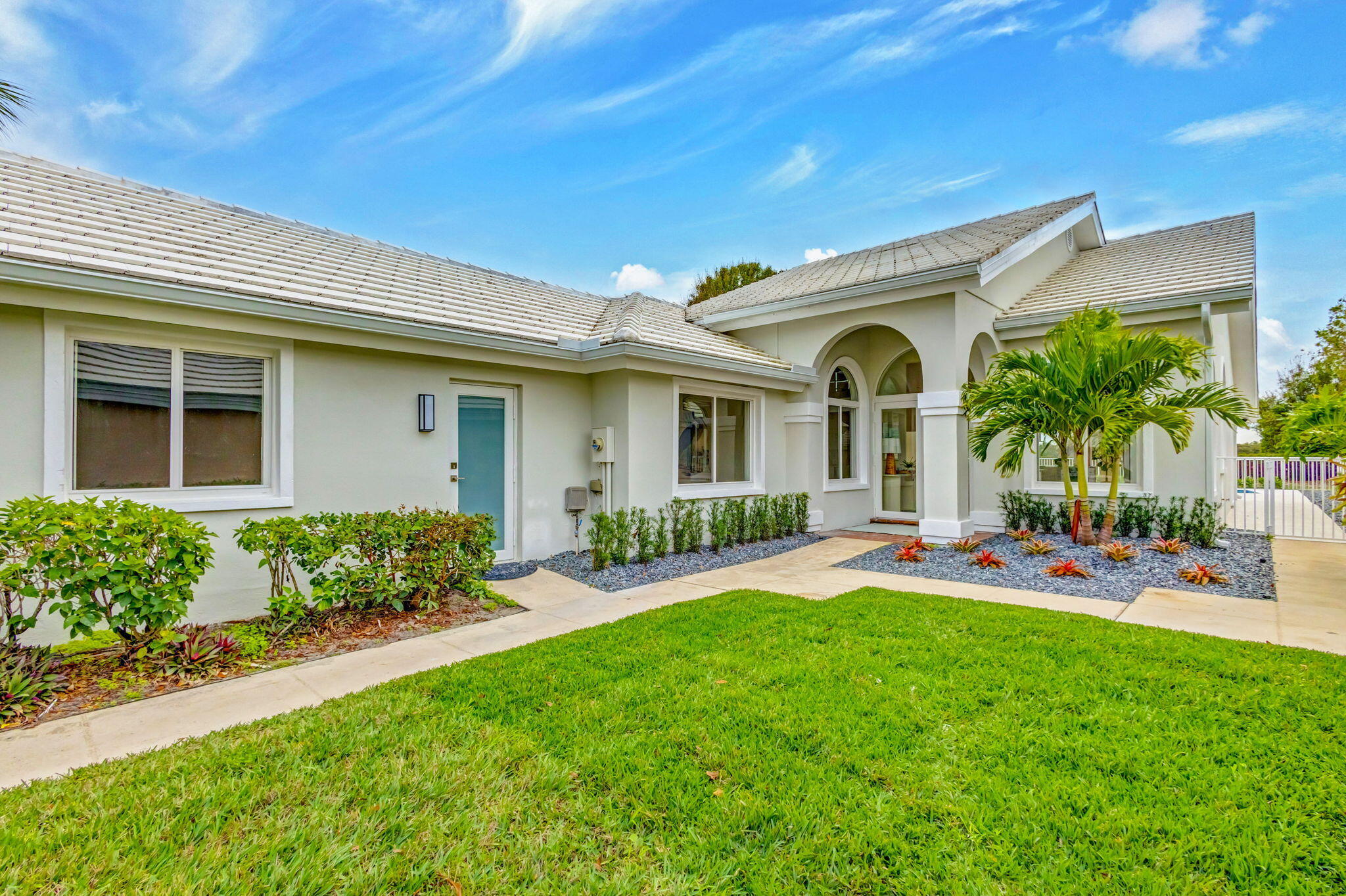 2286 Saratoga Bay Drive