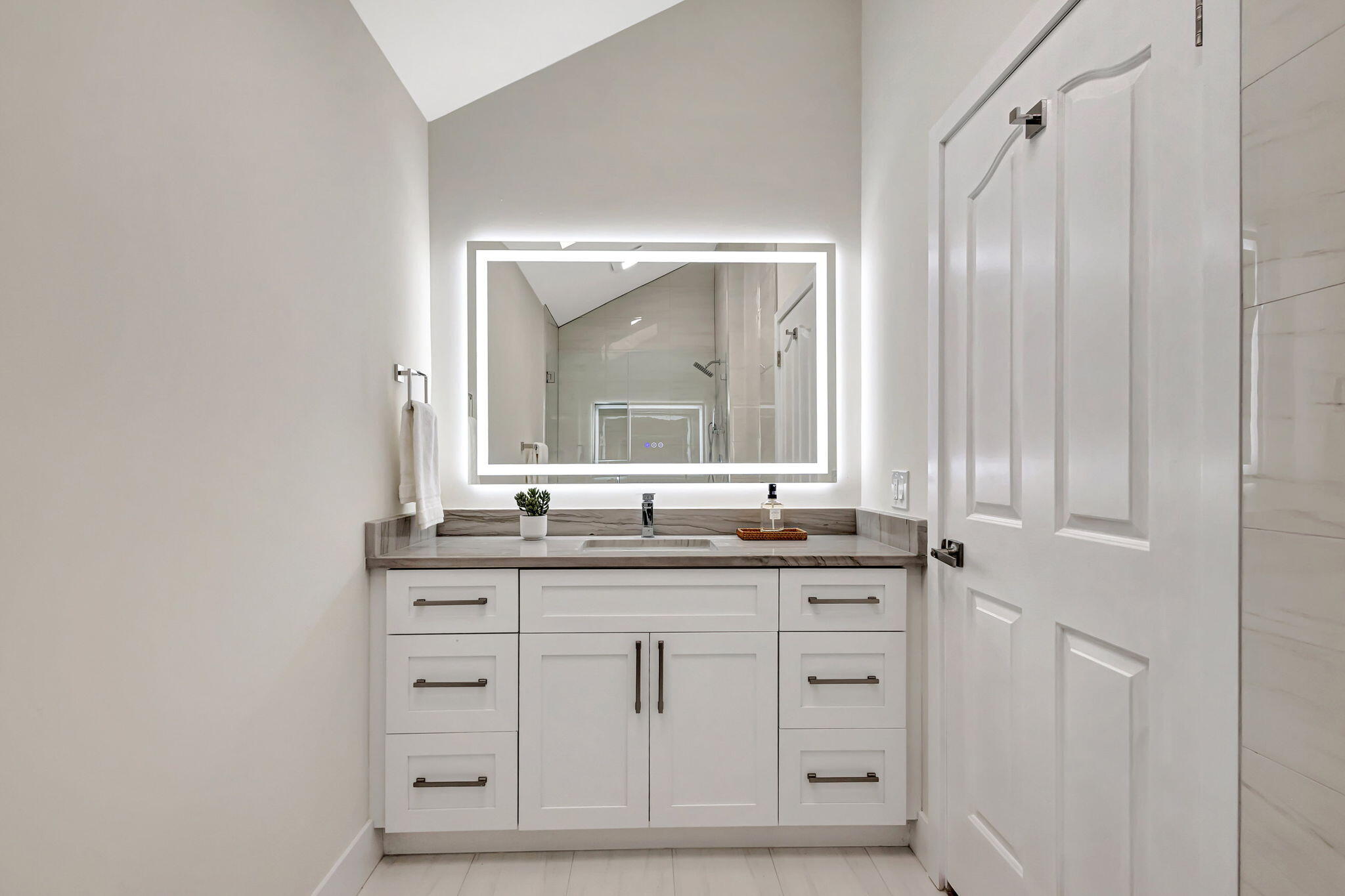 2286 Saratoga Bay Drive