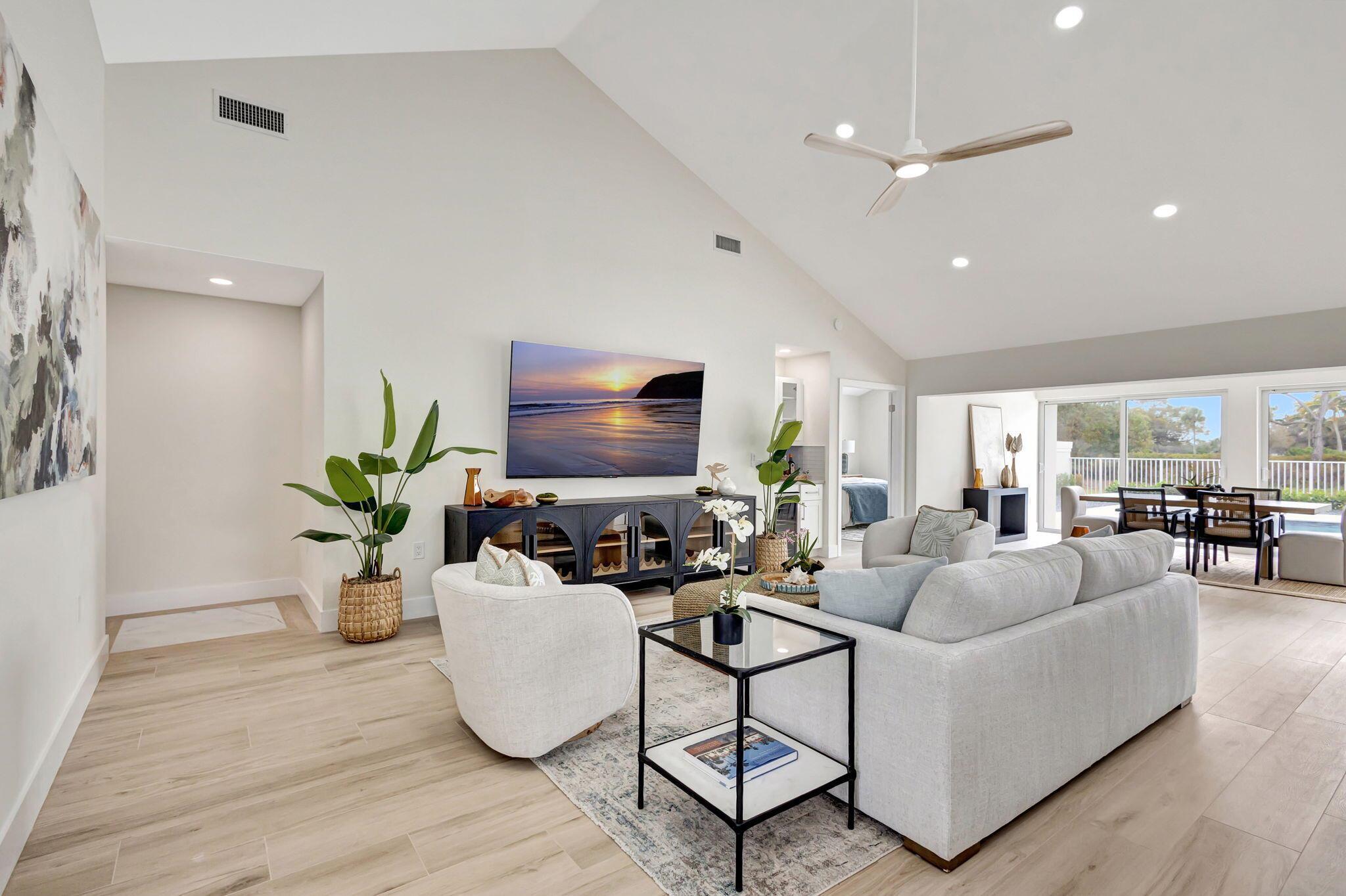 2286 Saratoga Bay Drive