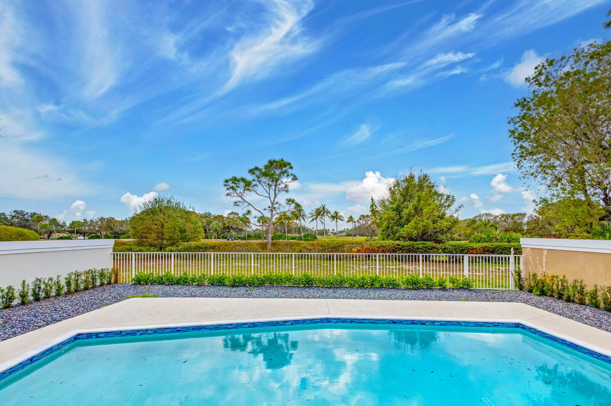 2286 Saratoga Bay Drive