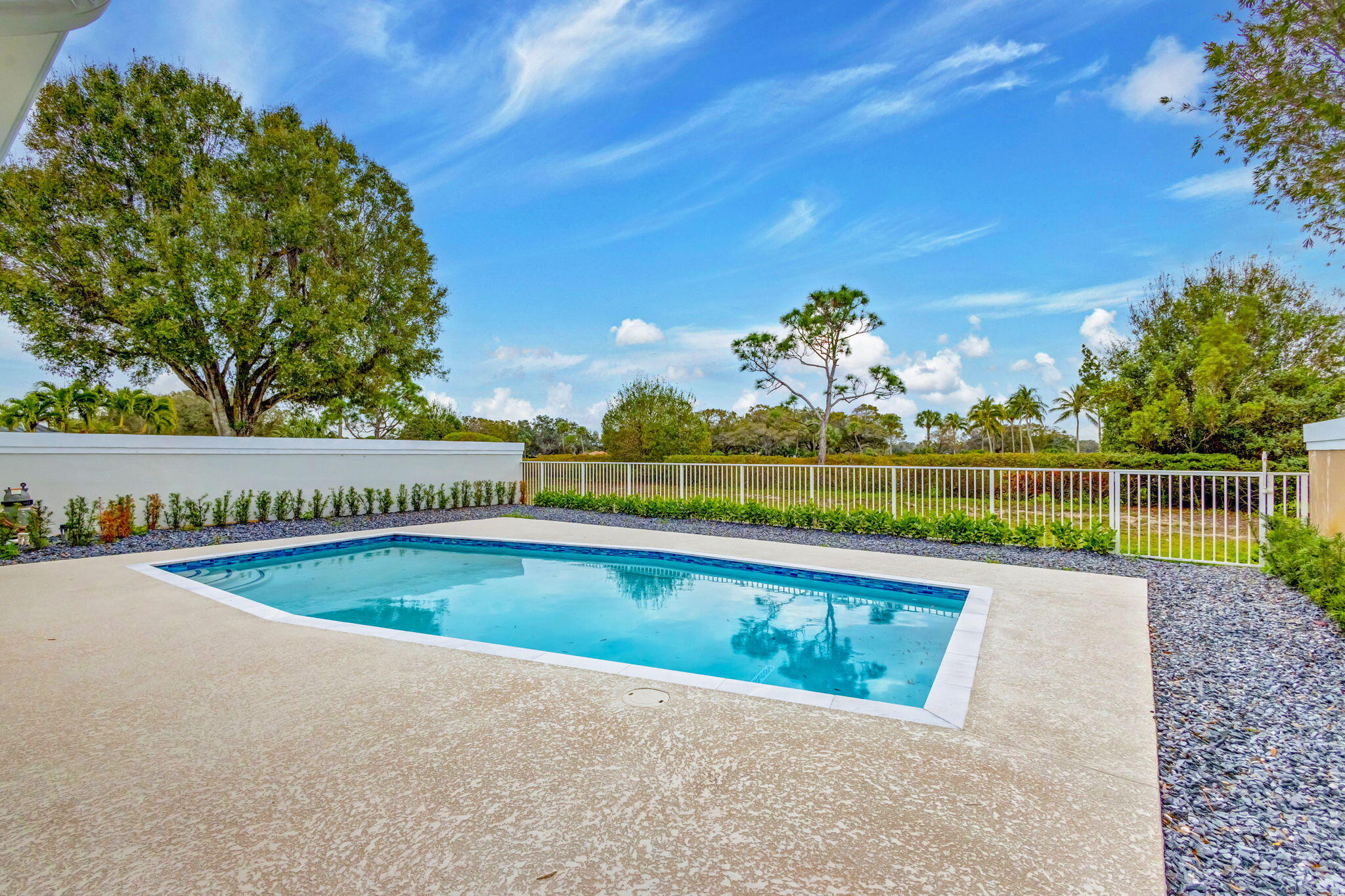 2286 Saratoga Bay Drive