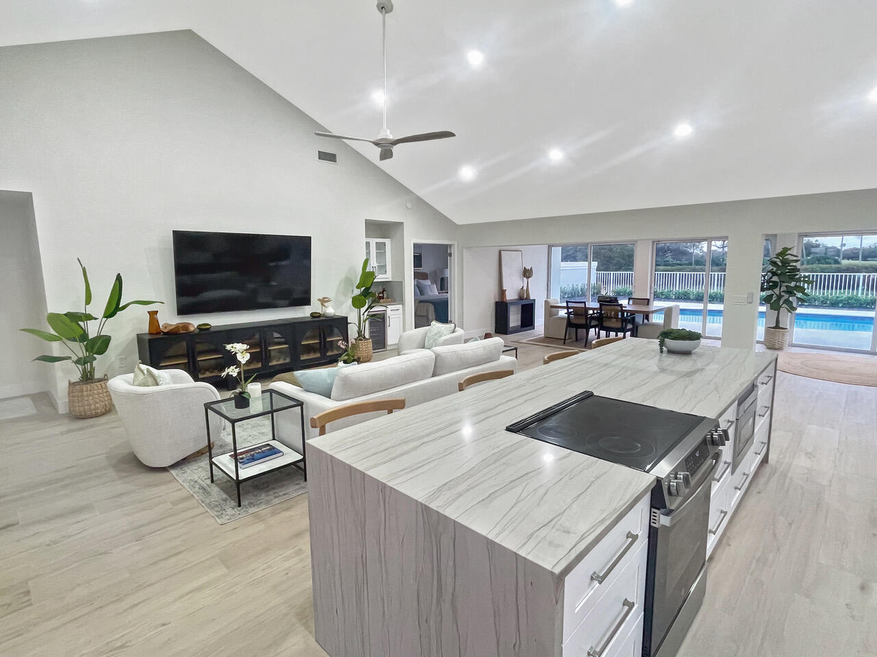 2286 Saratoga Bay Drive