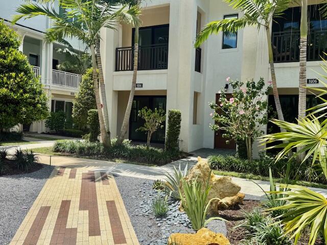 8104 Hobbes Way
