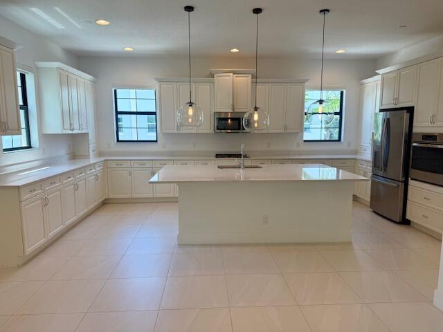 8104 Hobbes Way