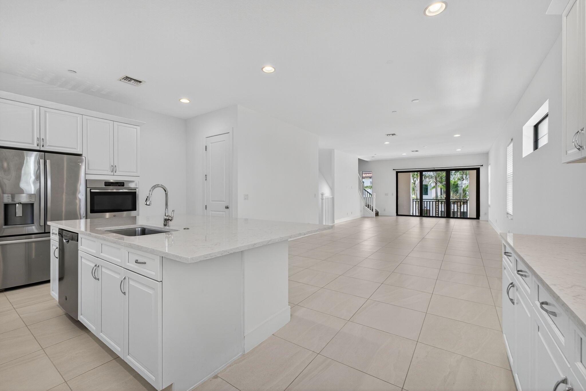 8072 Hobbes Way