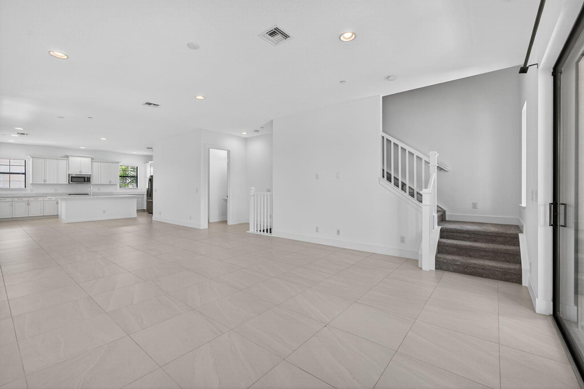 8072 Hobbes Way