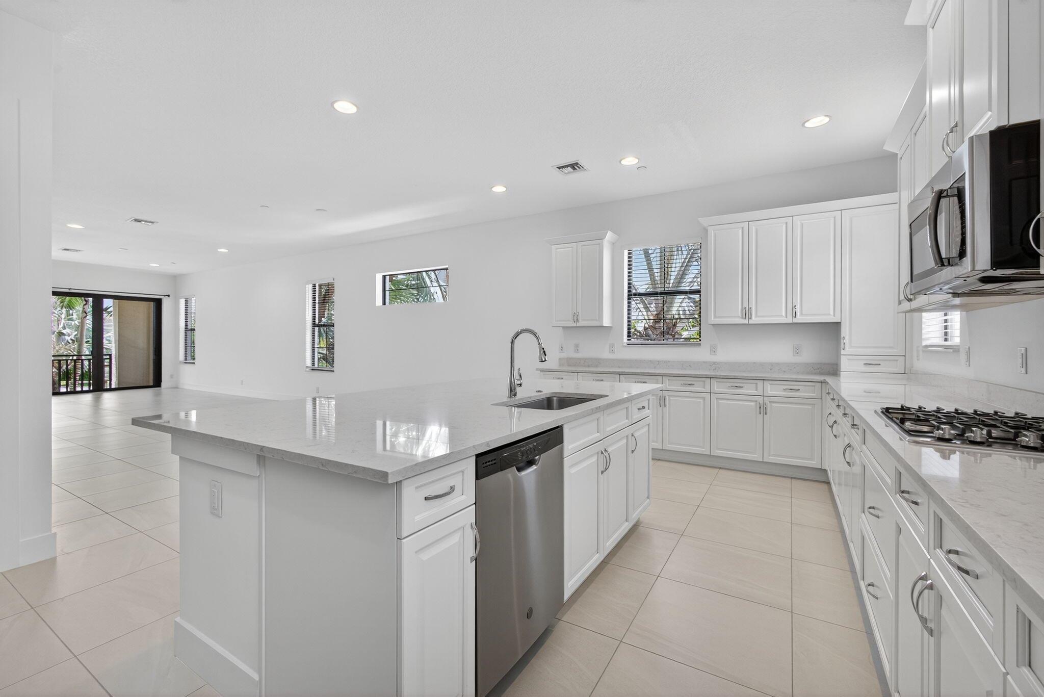 8072 Hobbes Way