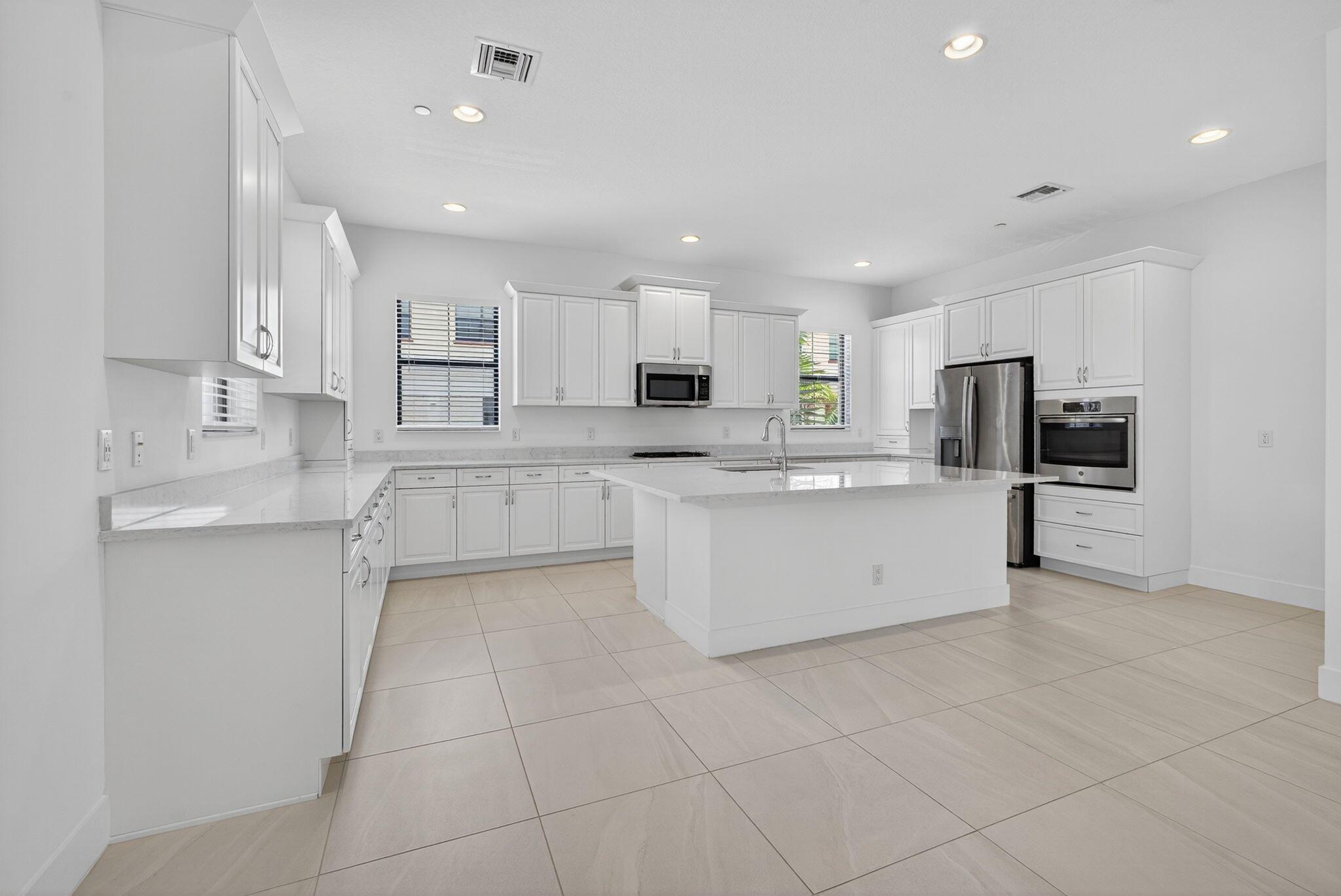 8072 Hobbes Way