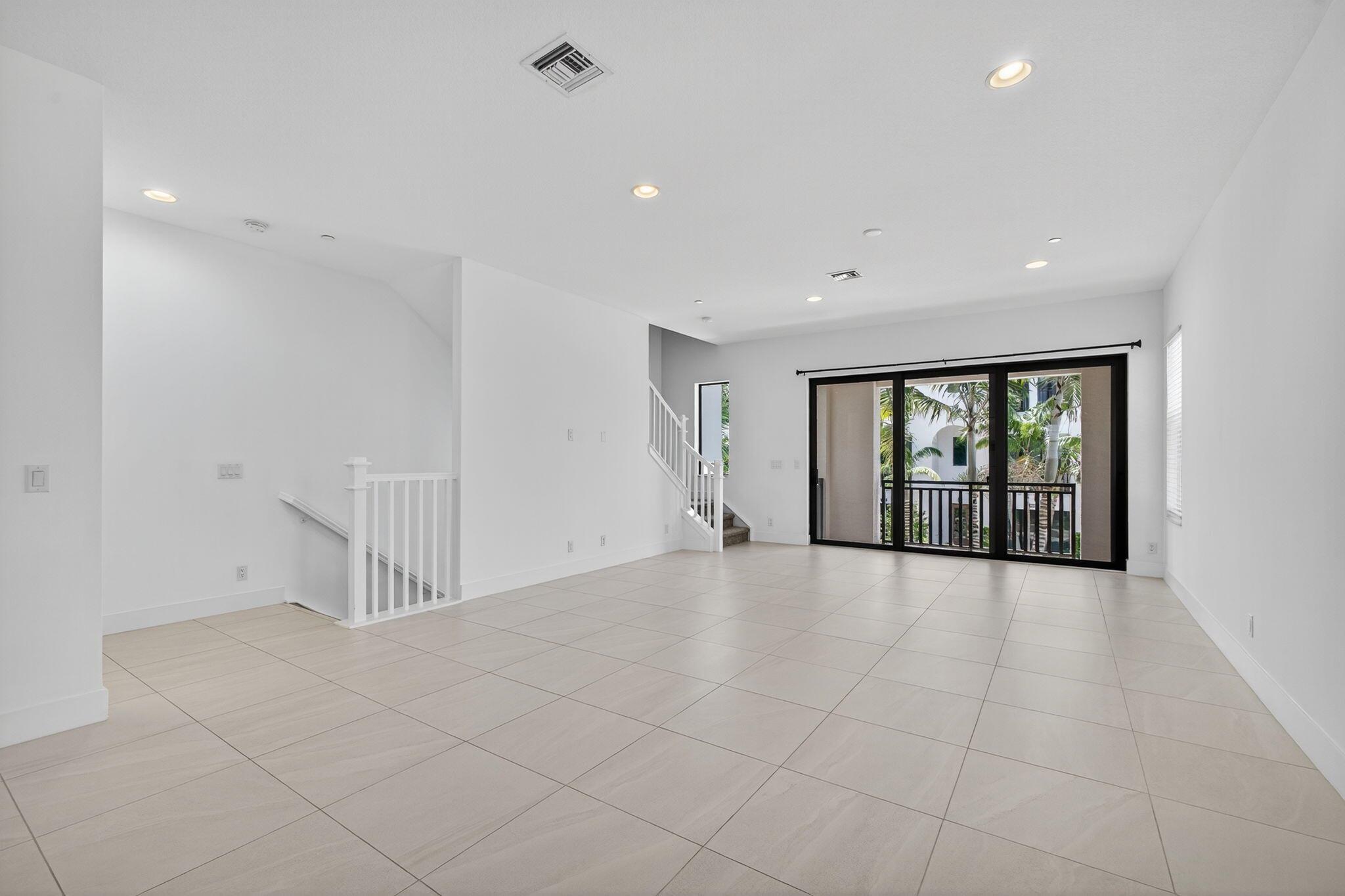 8072 Hobbes Way