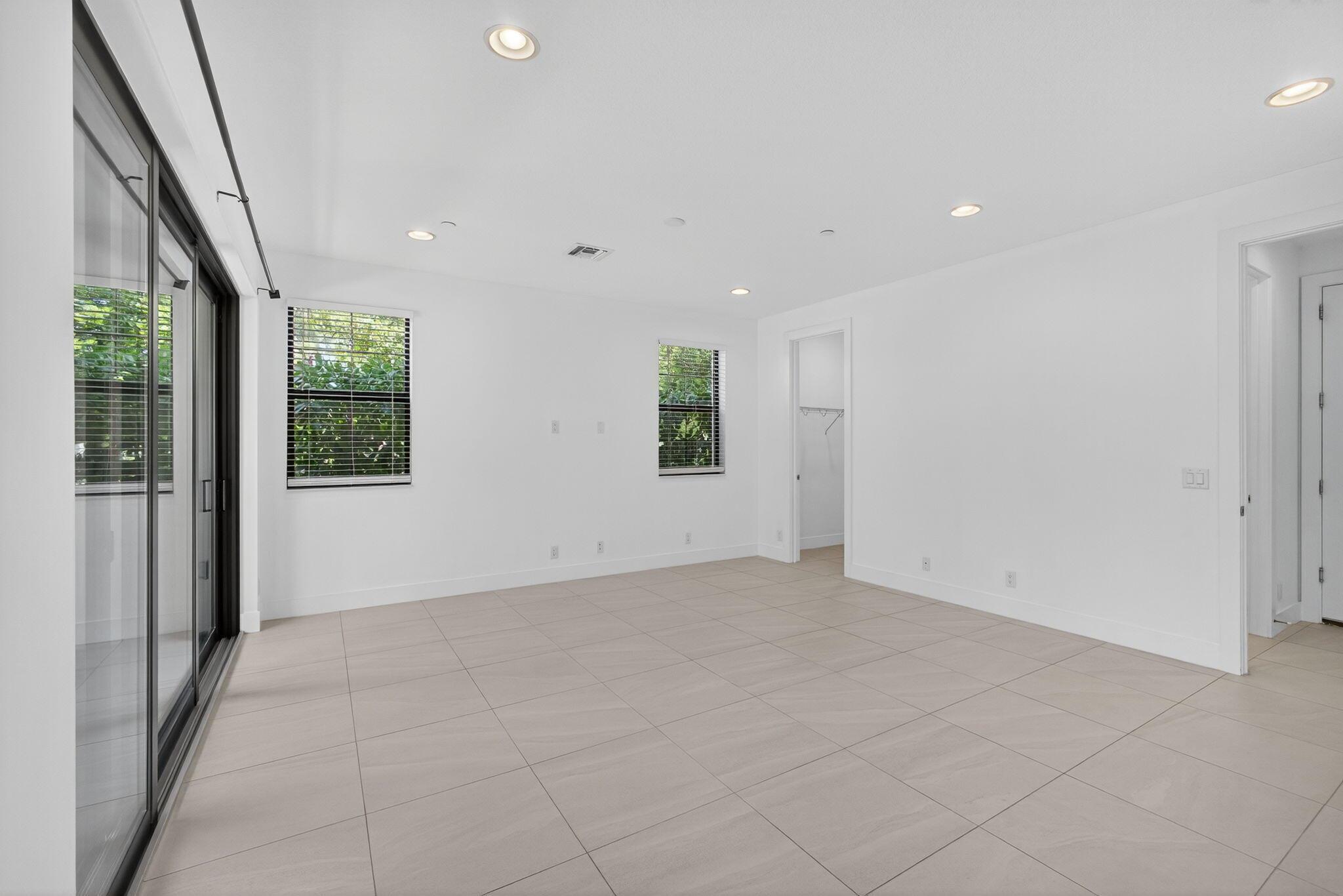 8072 Hobbes Way