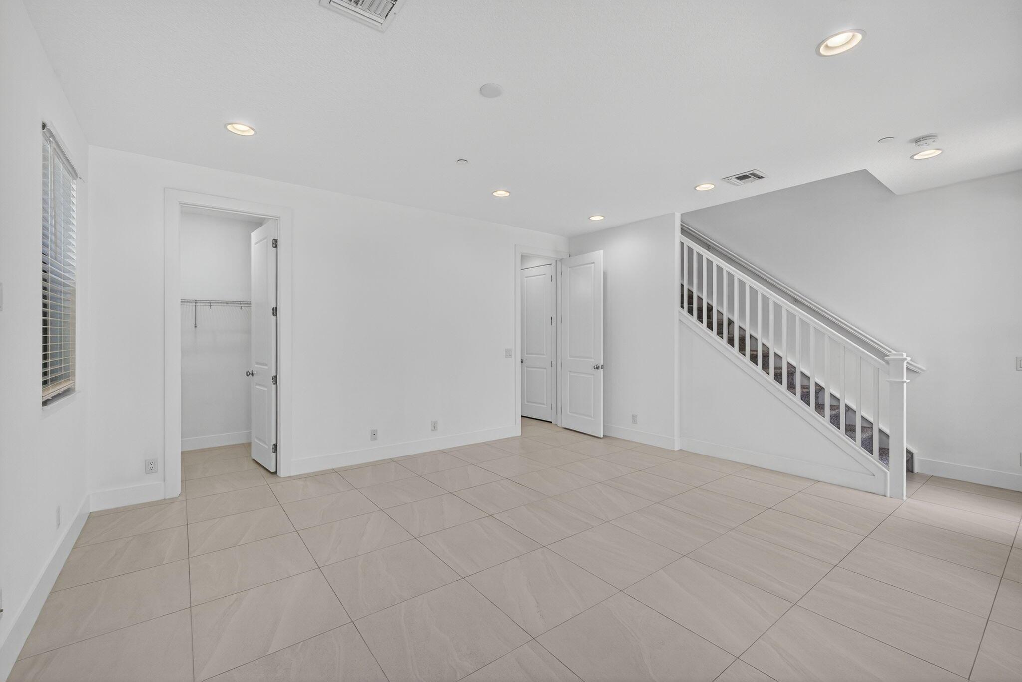 8072 Hobbes Way