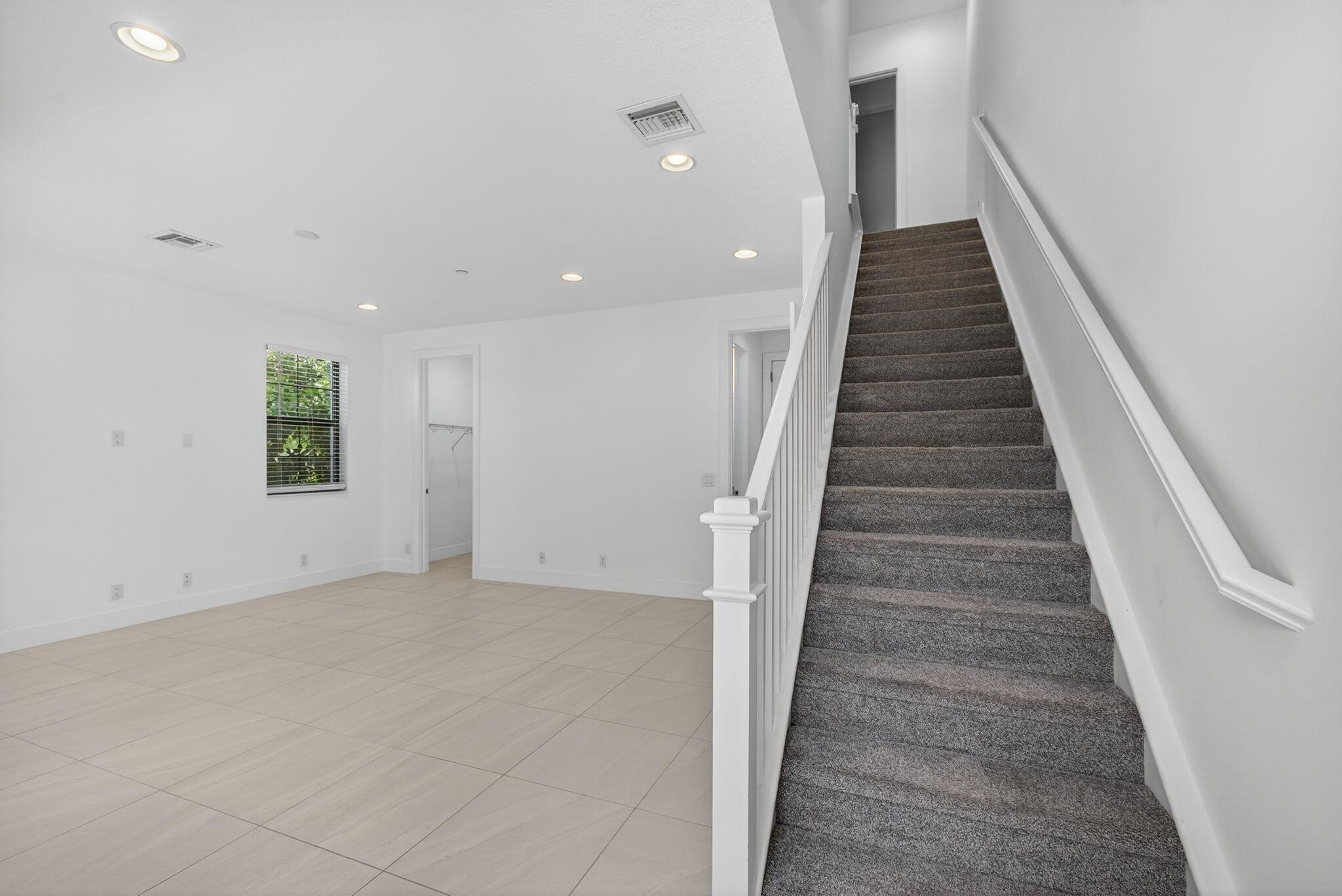 8072 Hobbes Way
