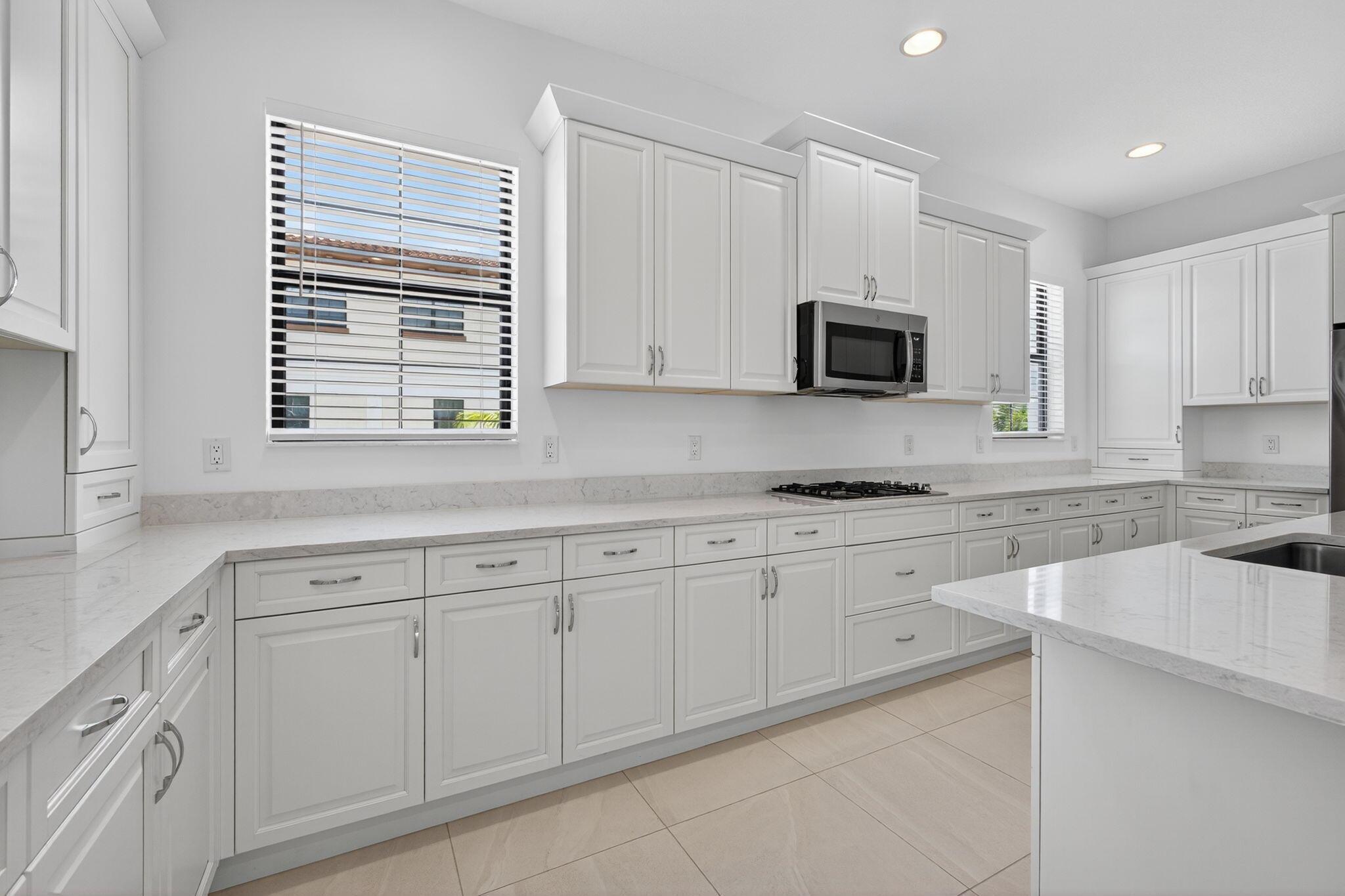 8072 Hobbes Way