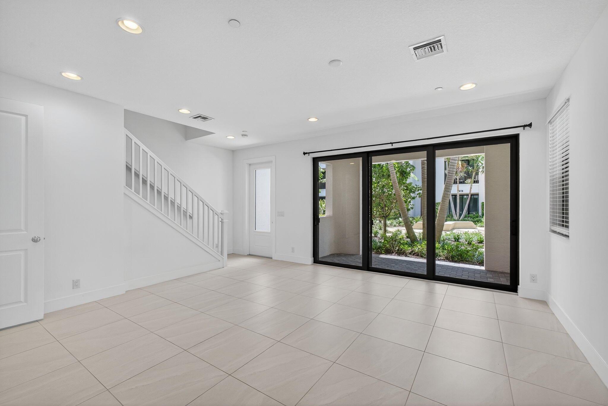 8072 Hobbes Way