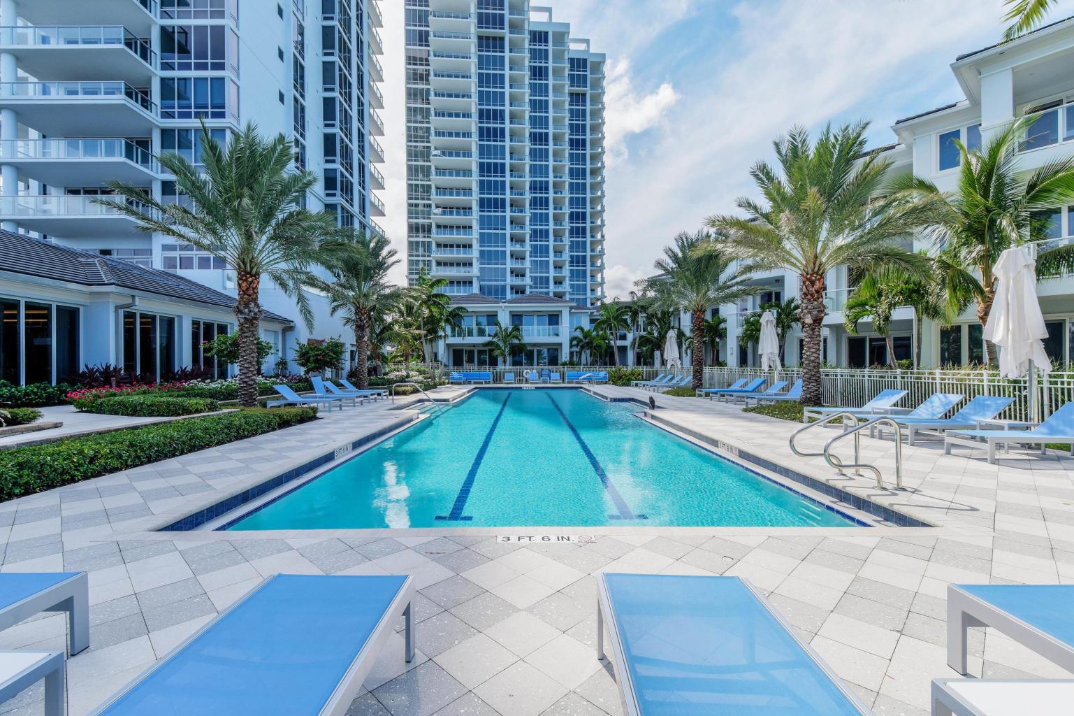 2 Water Club Way 2001