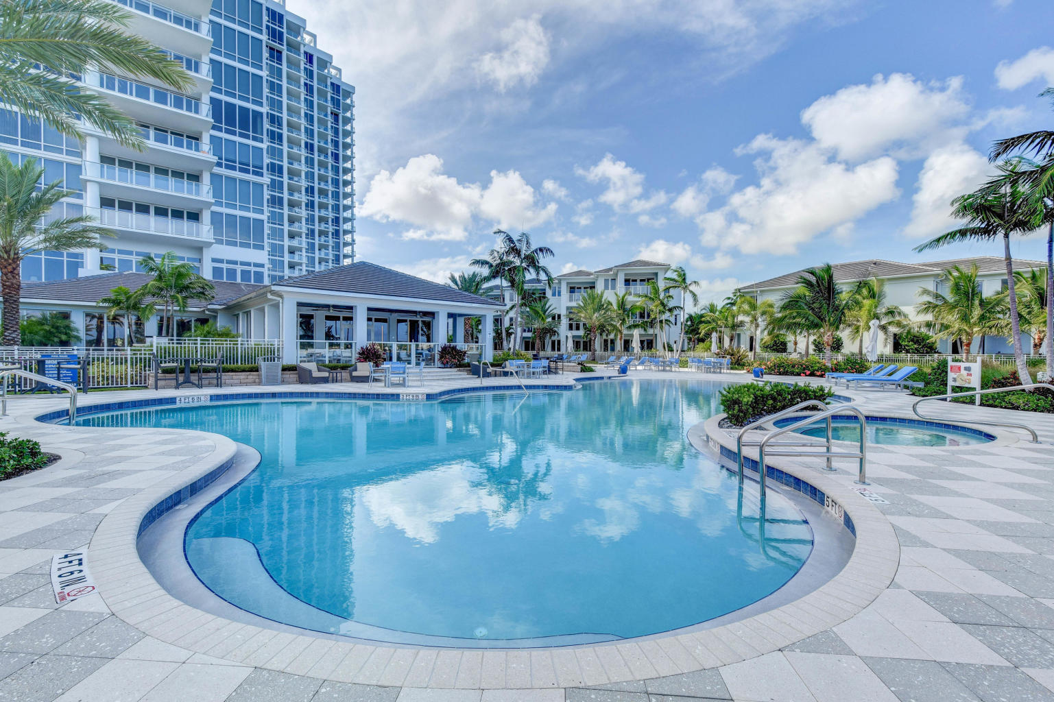 2 Water Club Way 2001