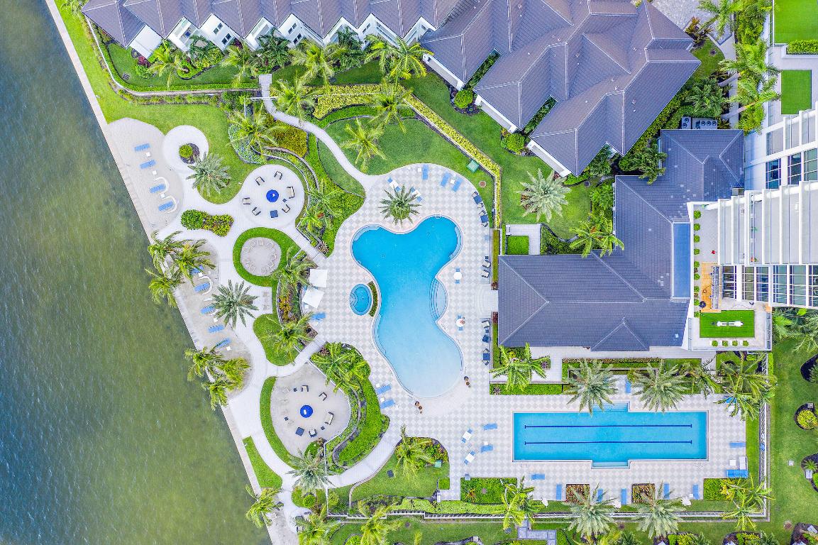 2 Water Club Way 2001