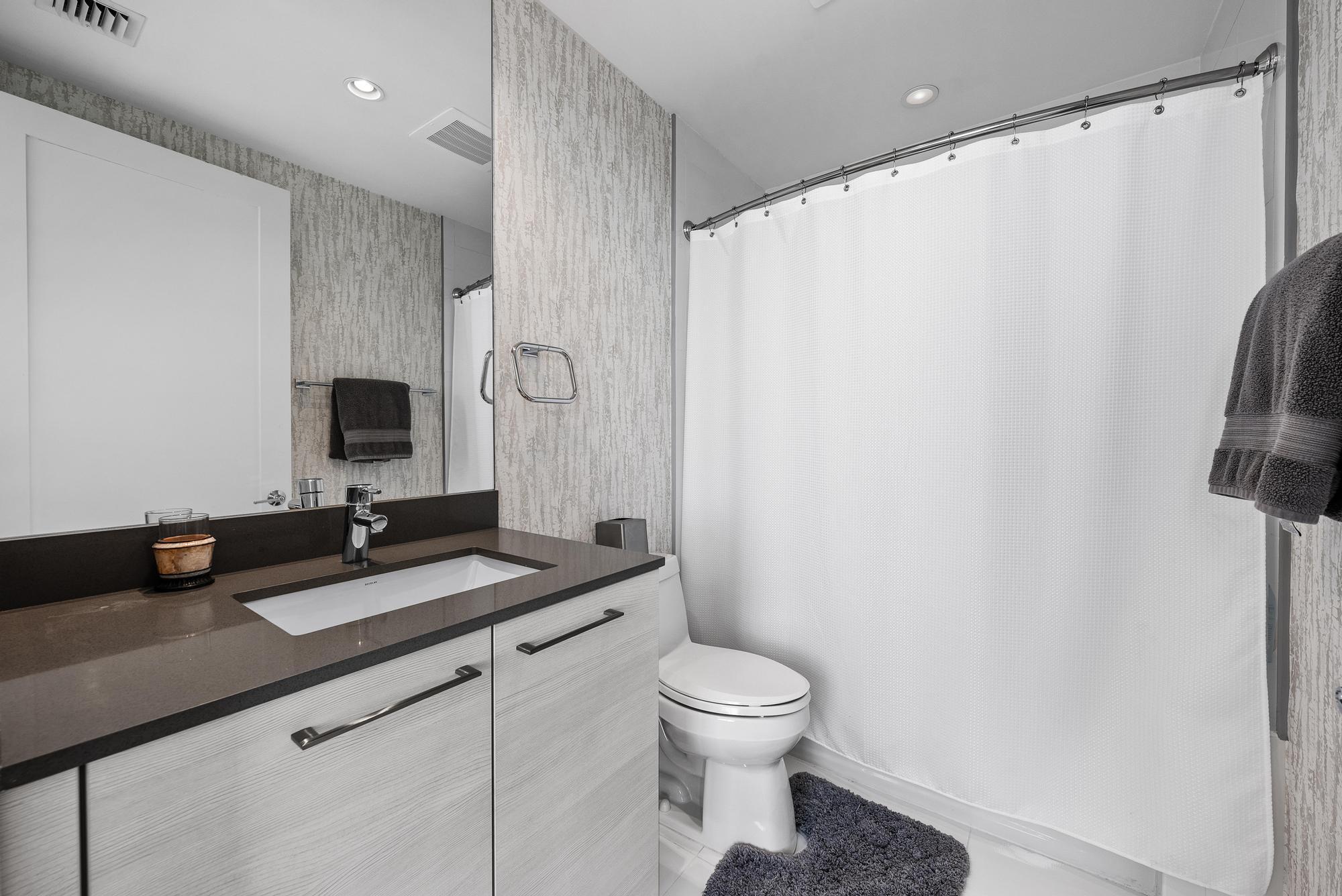 2 Water Club Way 2001