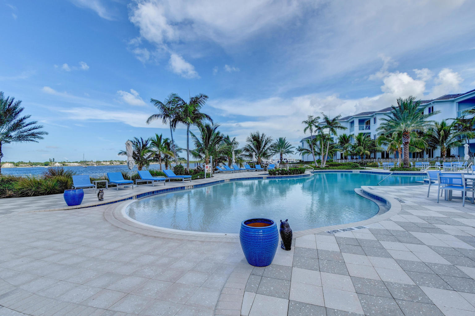 2 Water Club Way 2001