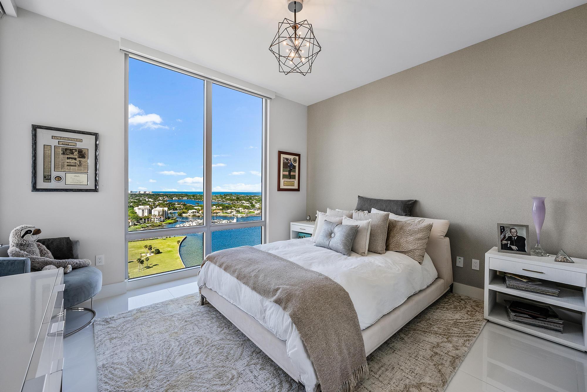 2 Water Club Way 2001