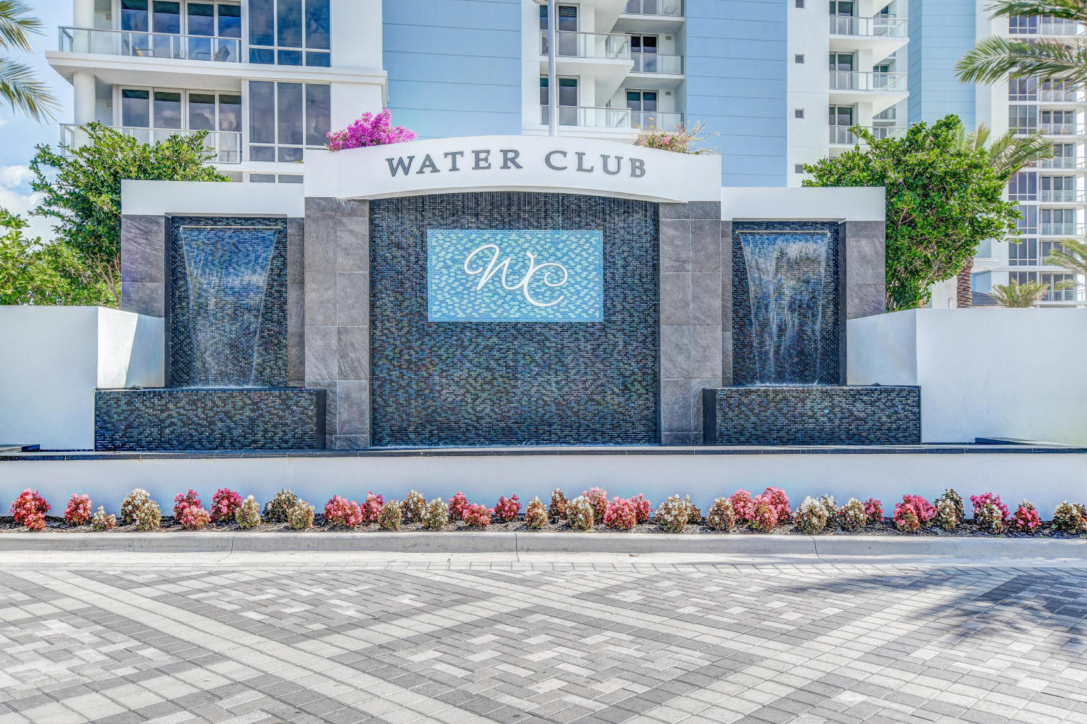 2 Water Club Way 2001