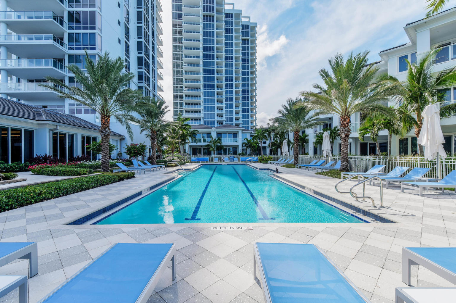 2 Water Club Way 2001
