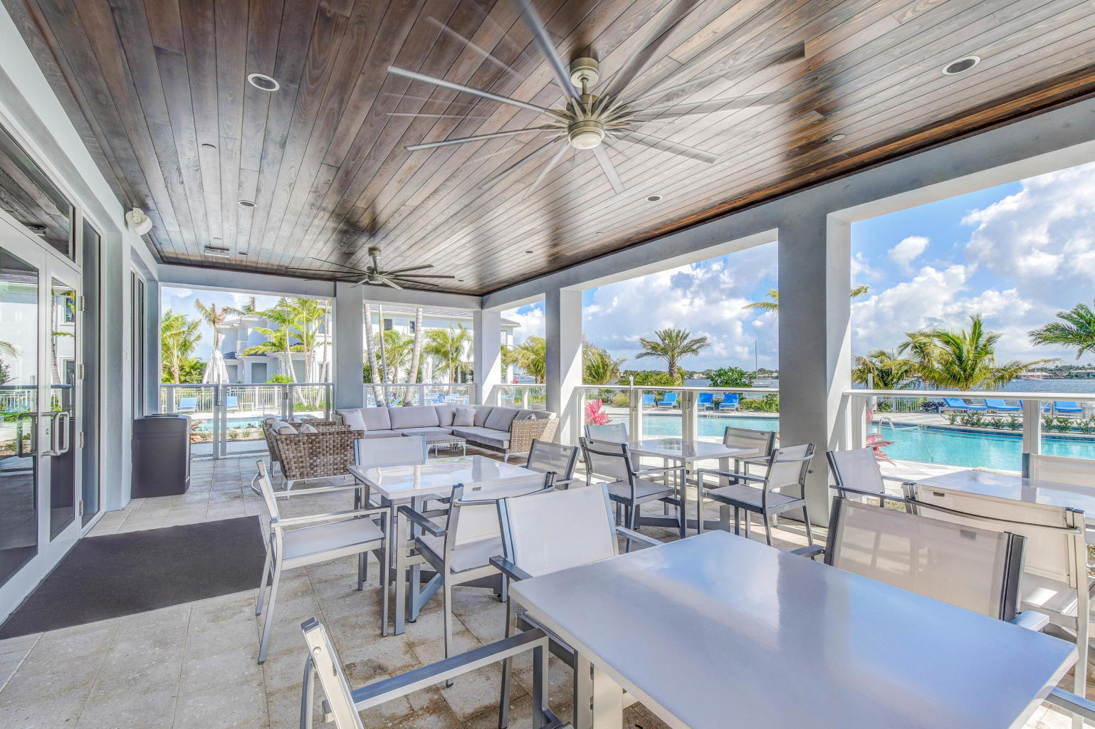 2 Water Club Way 2001