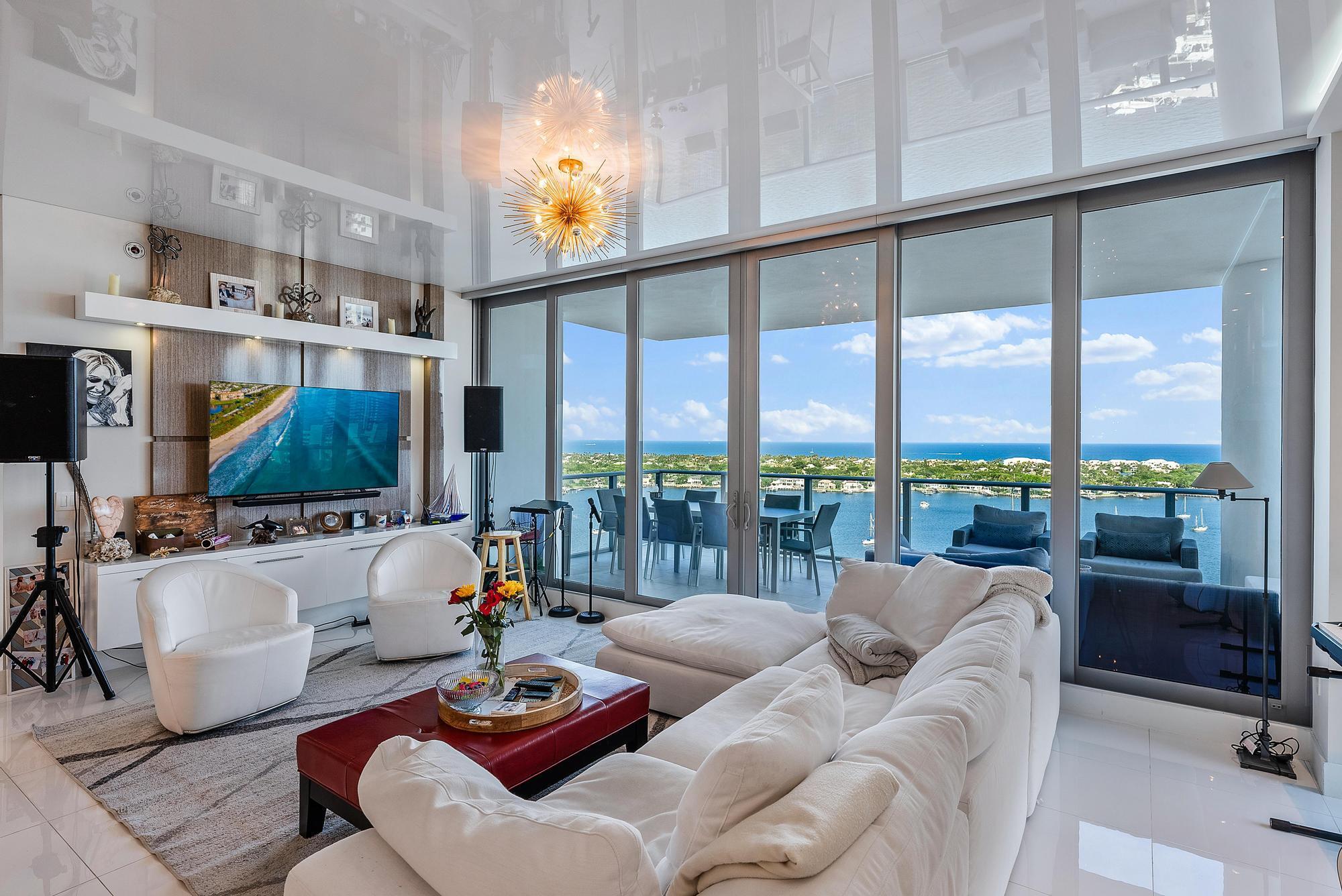 2 Water Club Way 2001