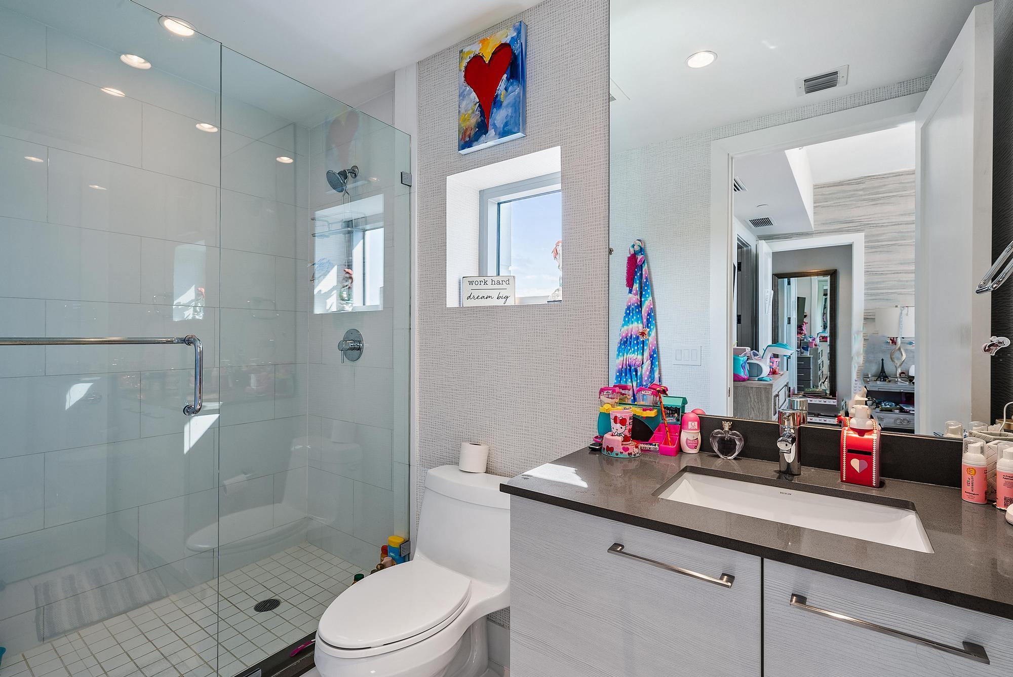 2 Water Club Way 2001