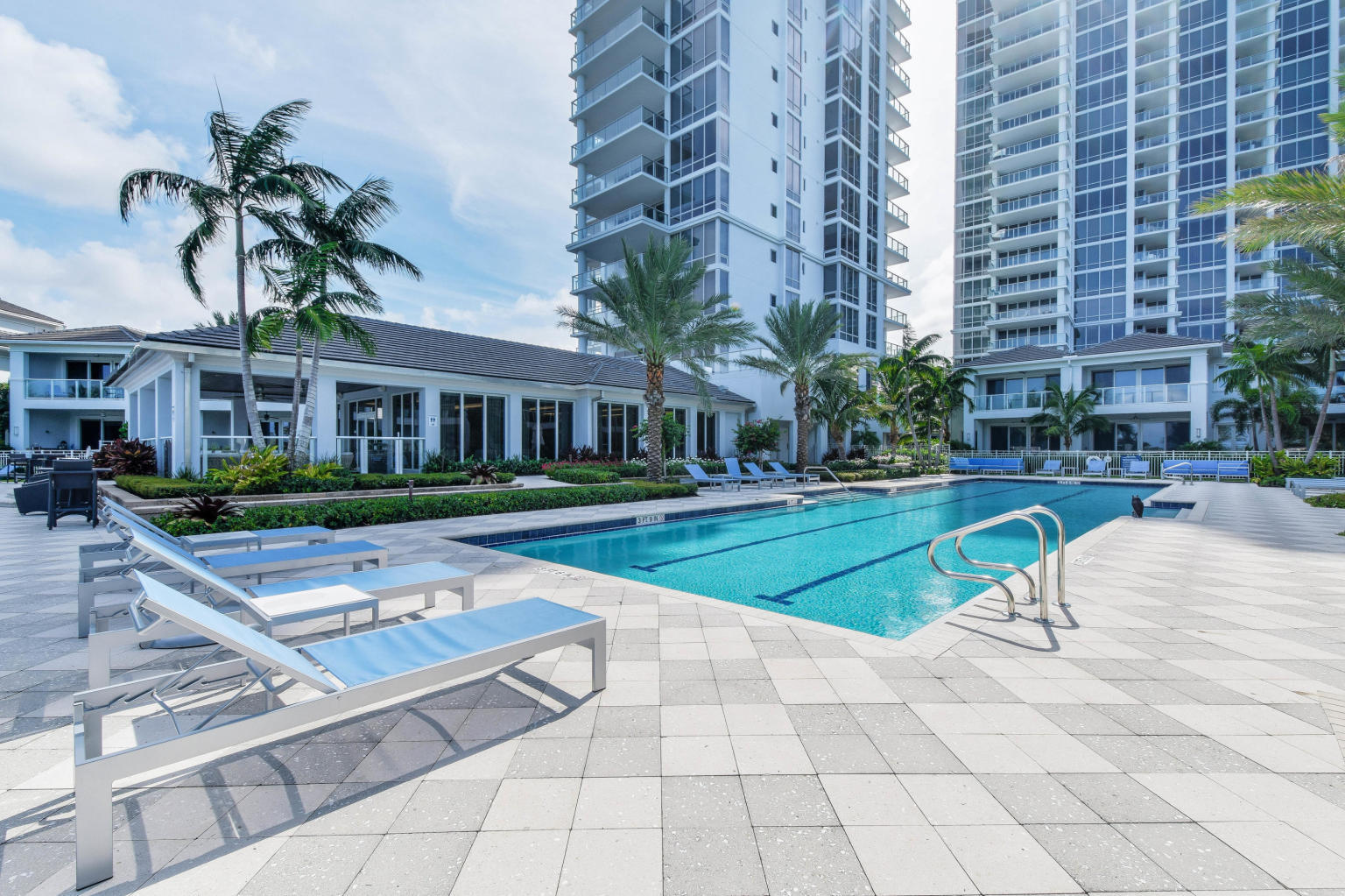2 Water Club Way 2001