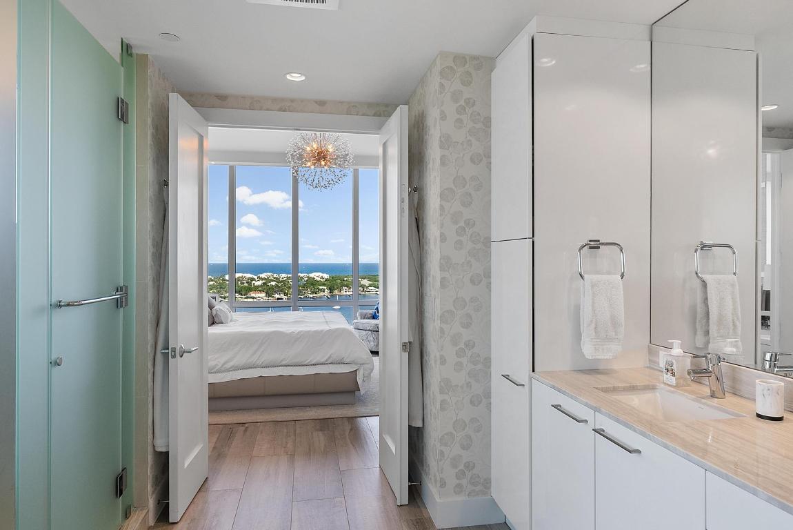 2 Water Club Way 2001