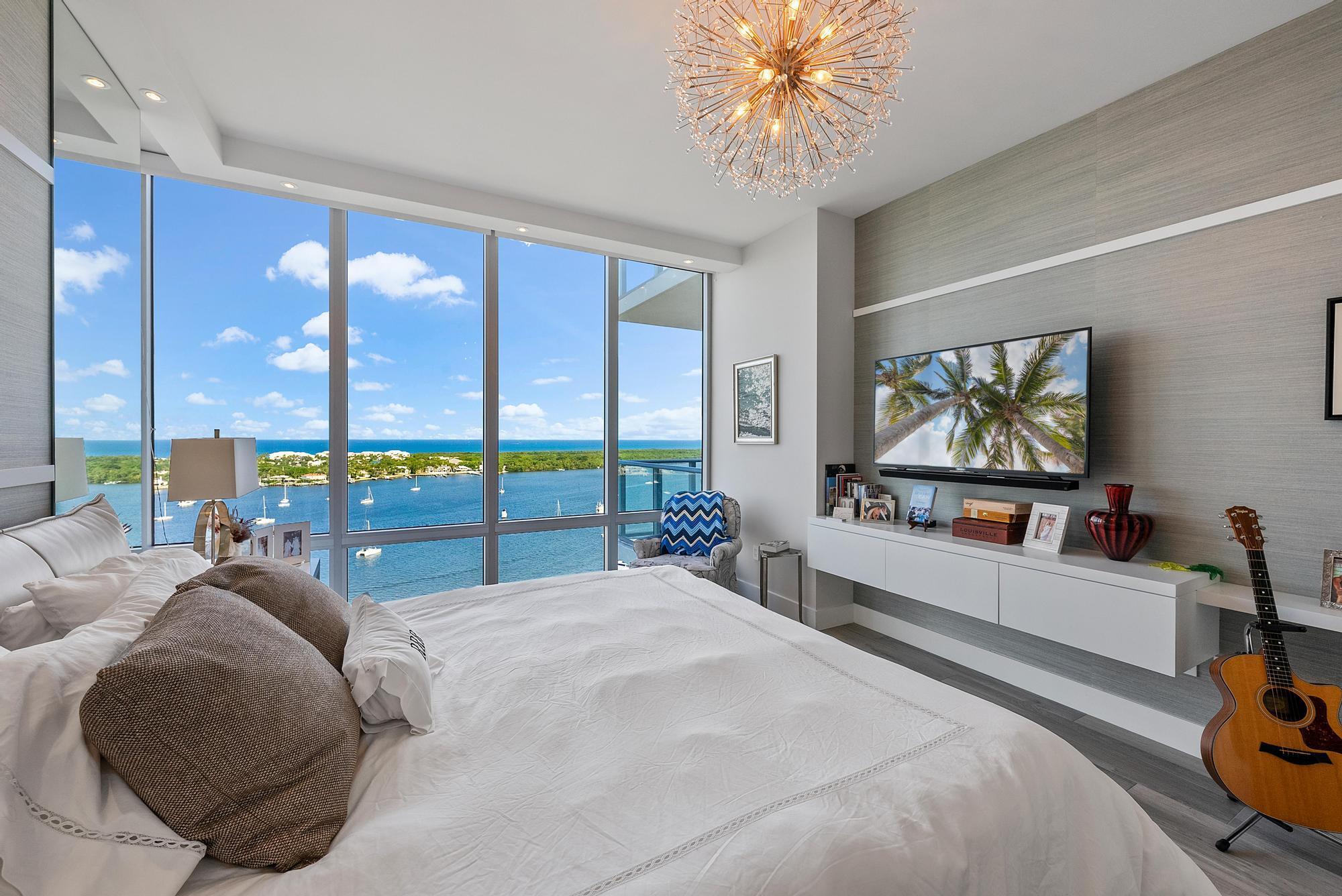 2 Water Club Way 2001