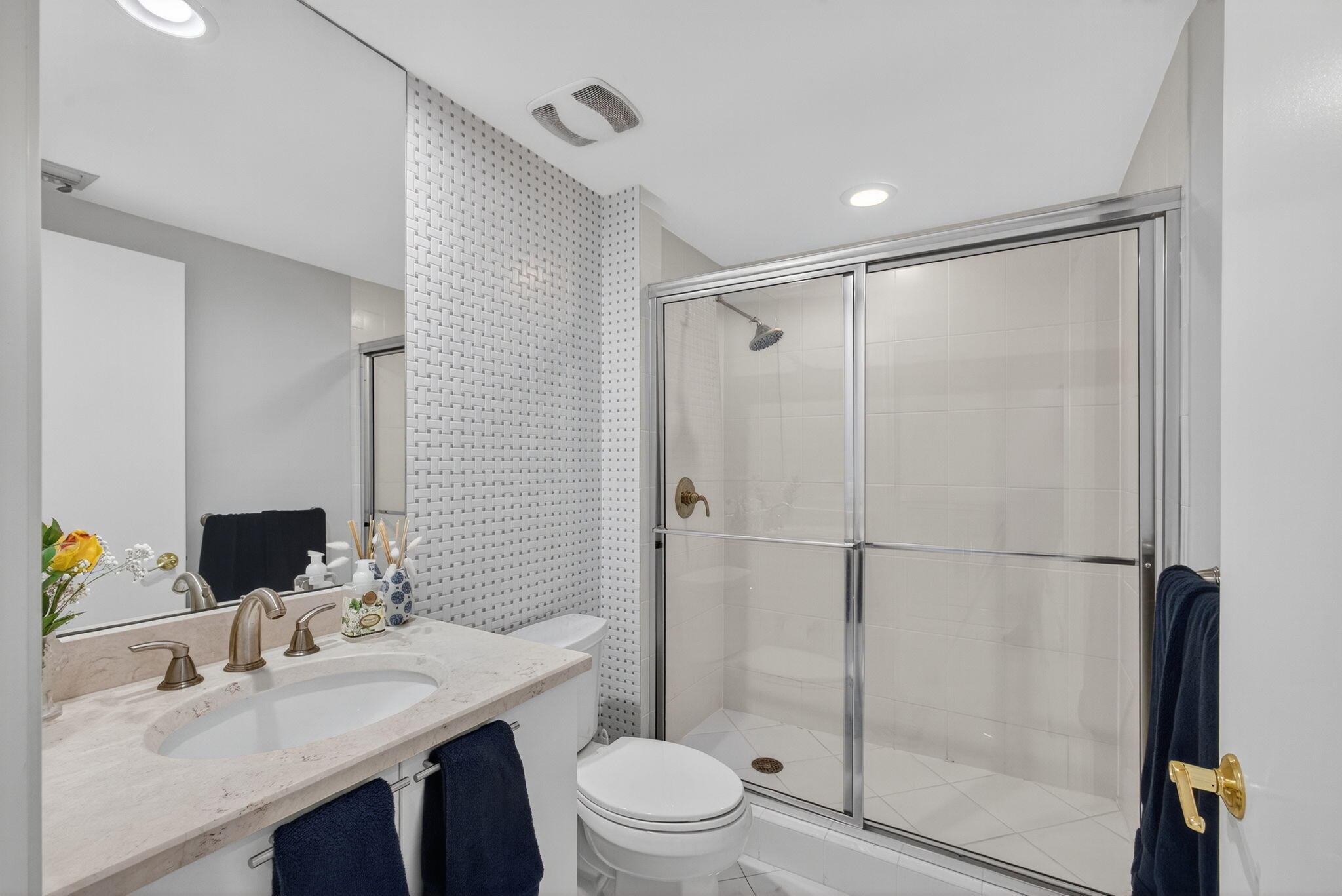 2650 Lake Shore Drive 2303