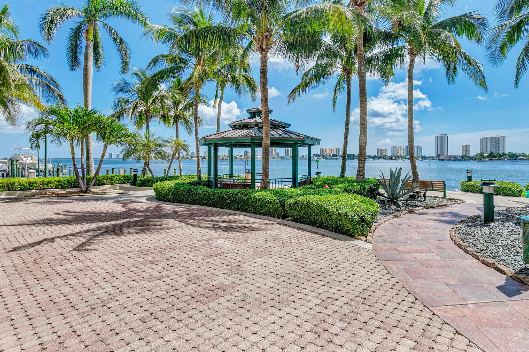 2650 Lake Shore Drive 2303
