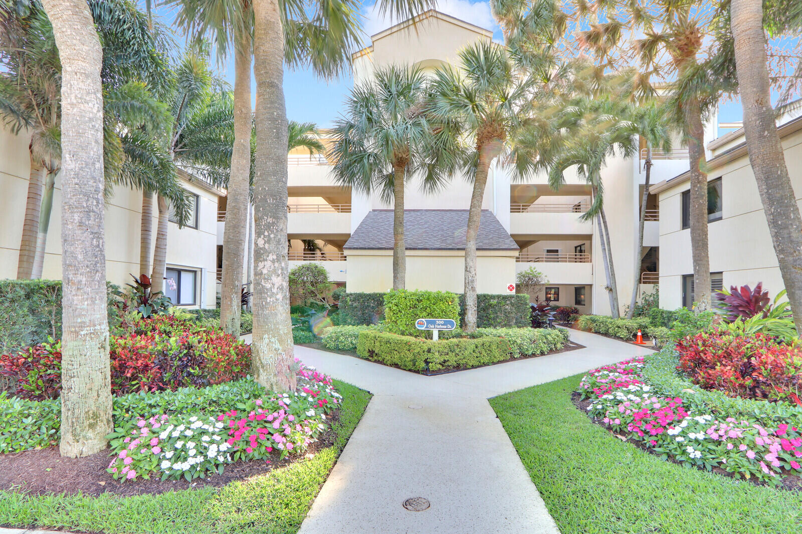 346 Oak Harbour Drive