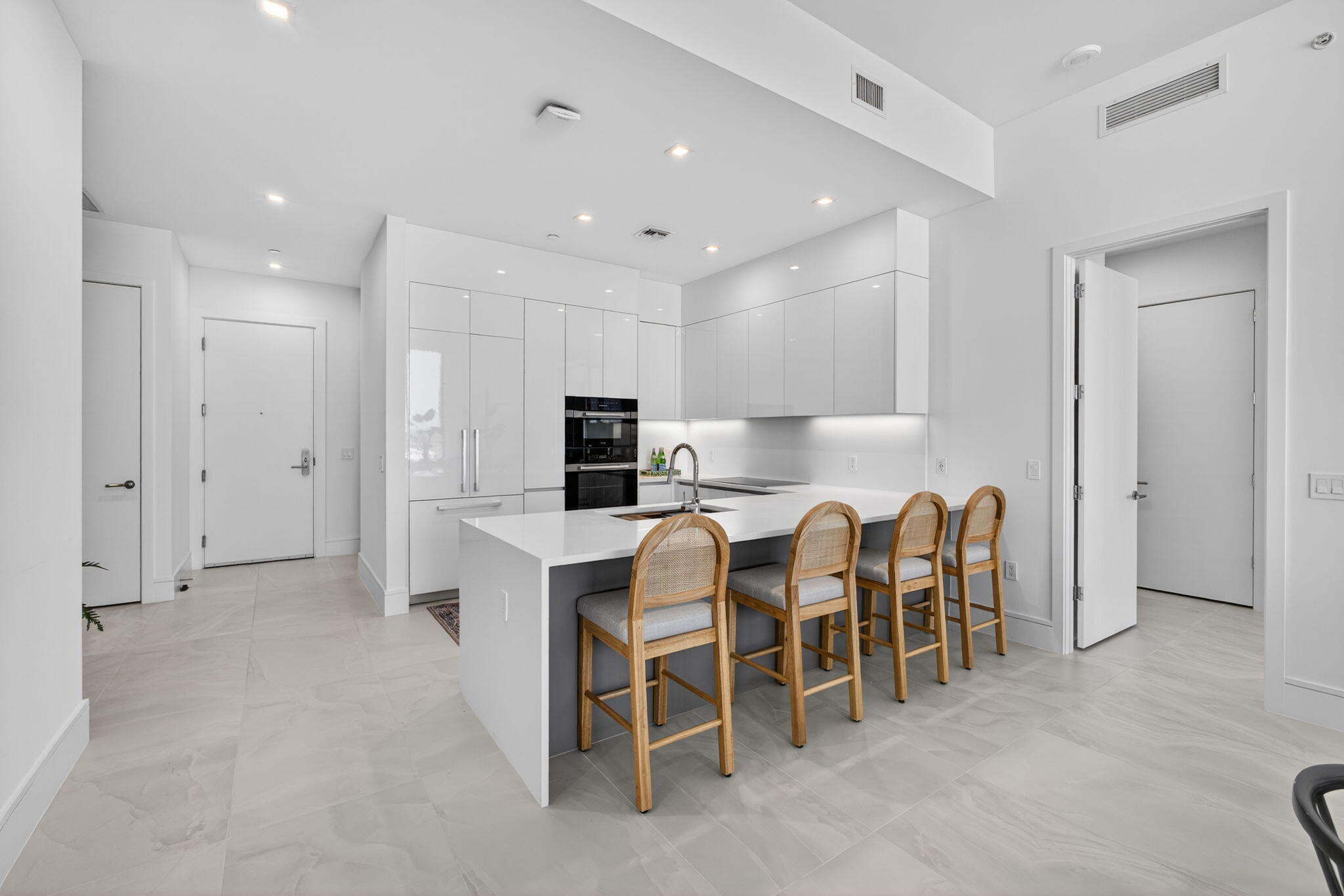 220 Lake Shore Drive 605, Lake Park Unit: 605