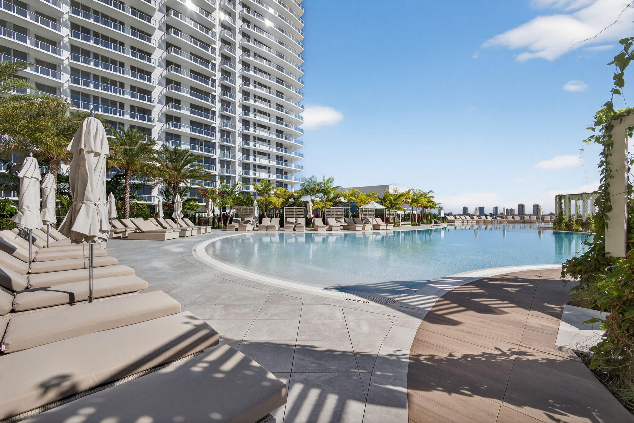 220 Lake Shore Drive 605, Lake Park Unit: 605