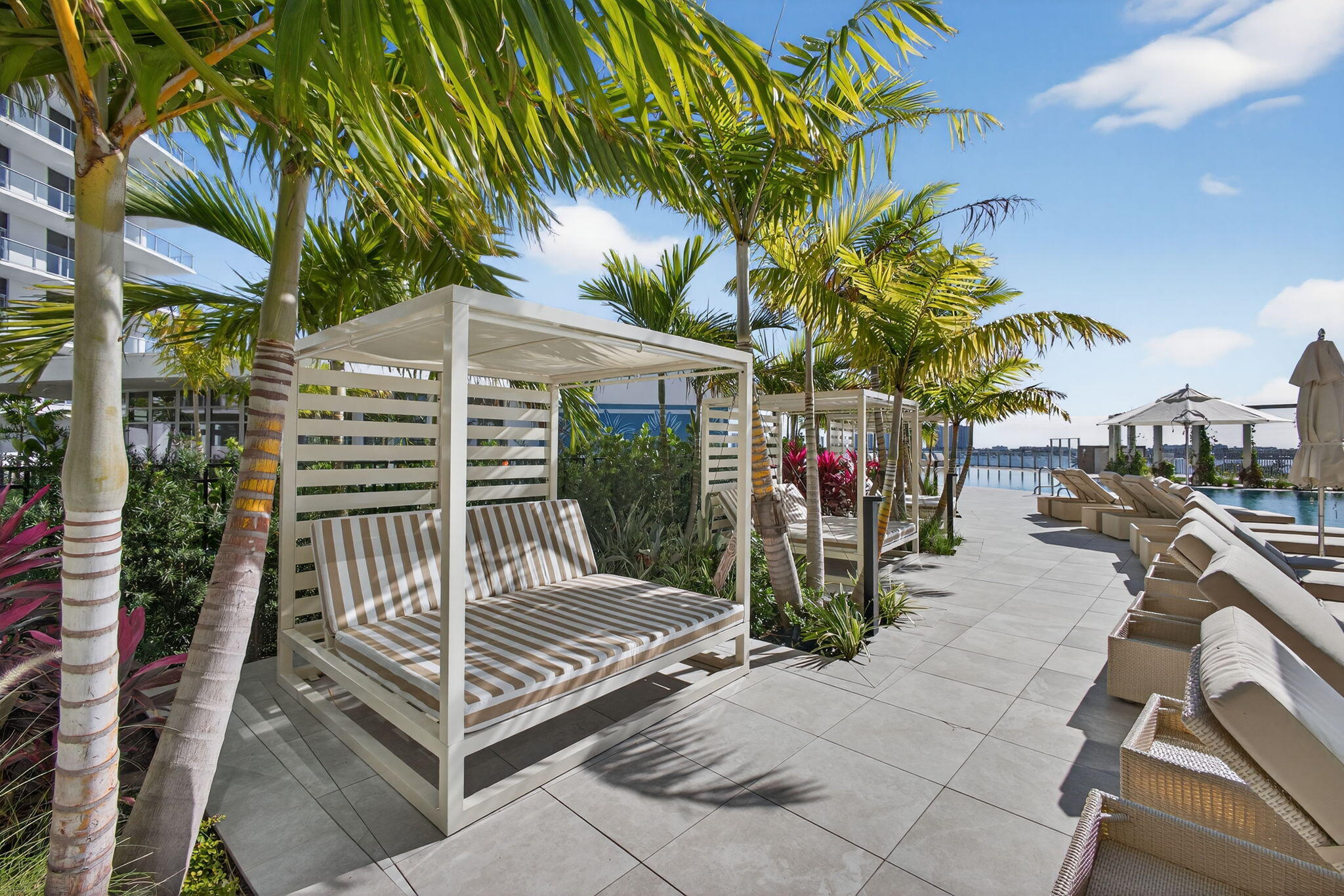 220 Lake Shore Drive 605, Lake Park Unit: 605