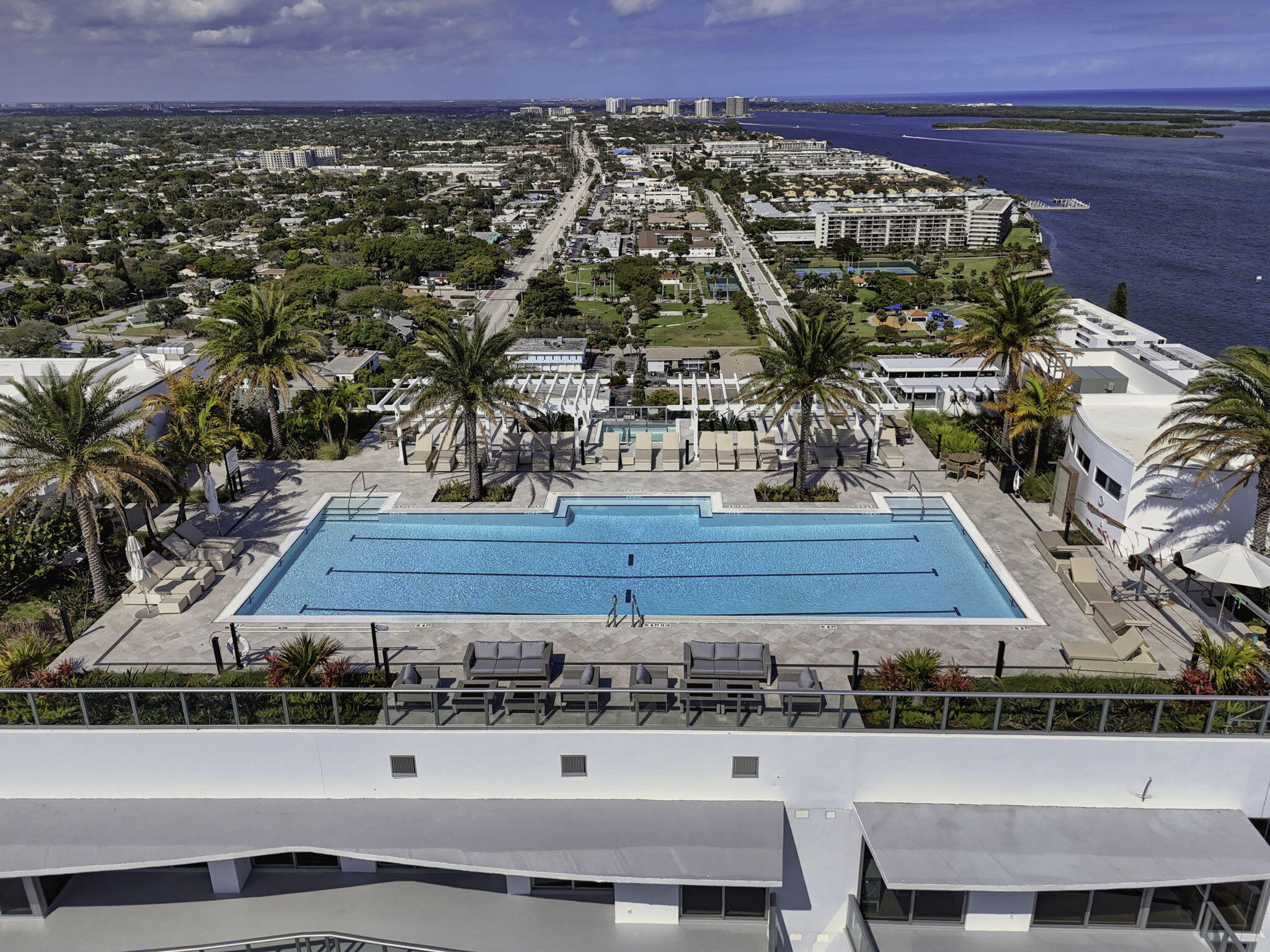 220 Lake Shore Drive 605, Lake Park Unit: 605