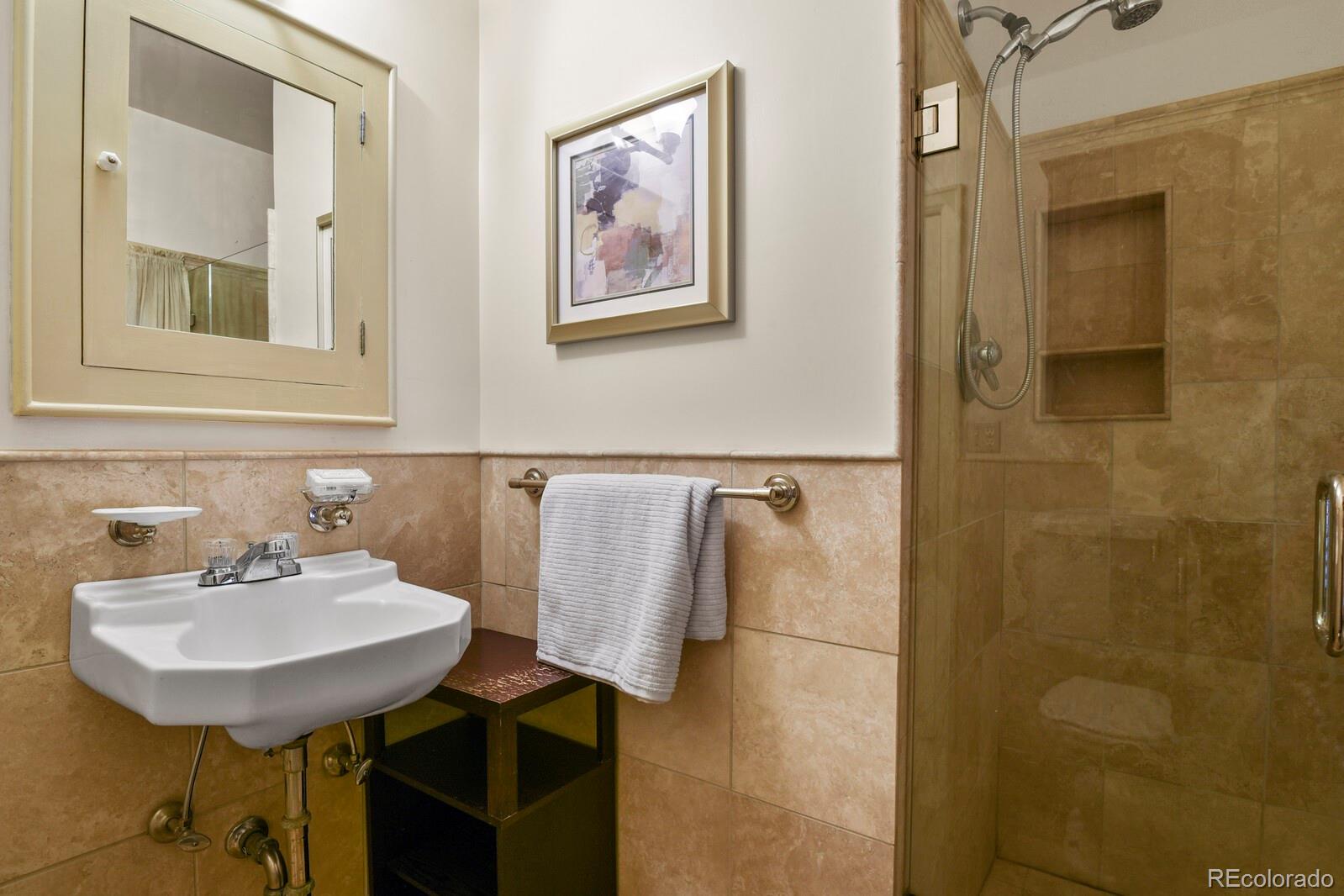 6005 E 17th Avenue Parkway