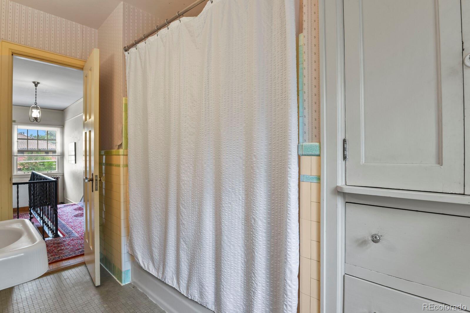 6005 E 17th Avenue Parkway