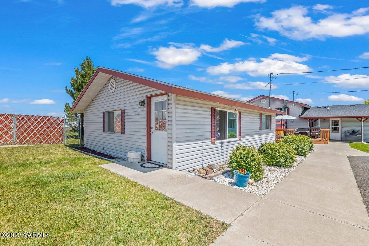 3204 S 79th Ave
