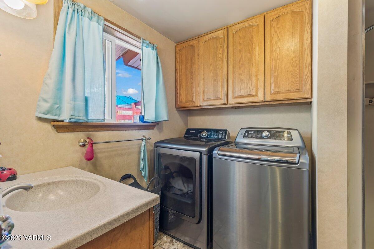 3204 S 79th Ave