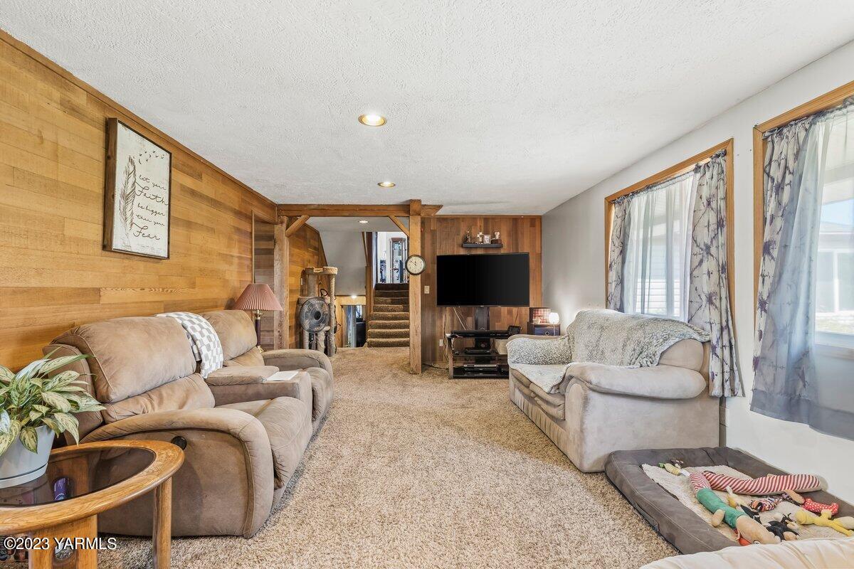 3204 S 79th Ave